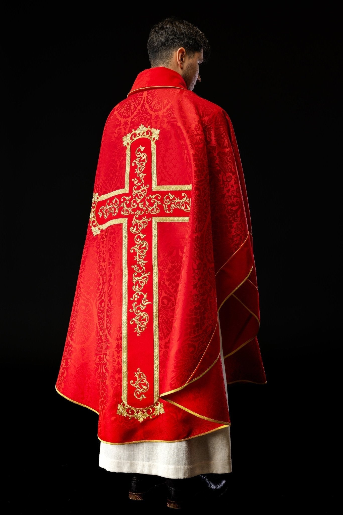 Casula vermelha bordada com imagem de Jesus Cristo