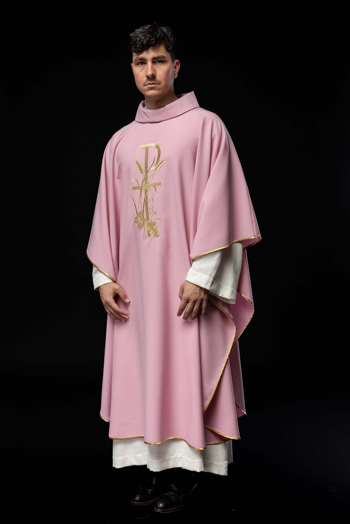 Casula rosa com bordado dourado PAX