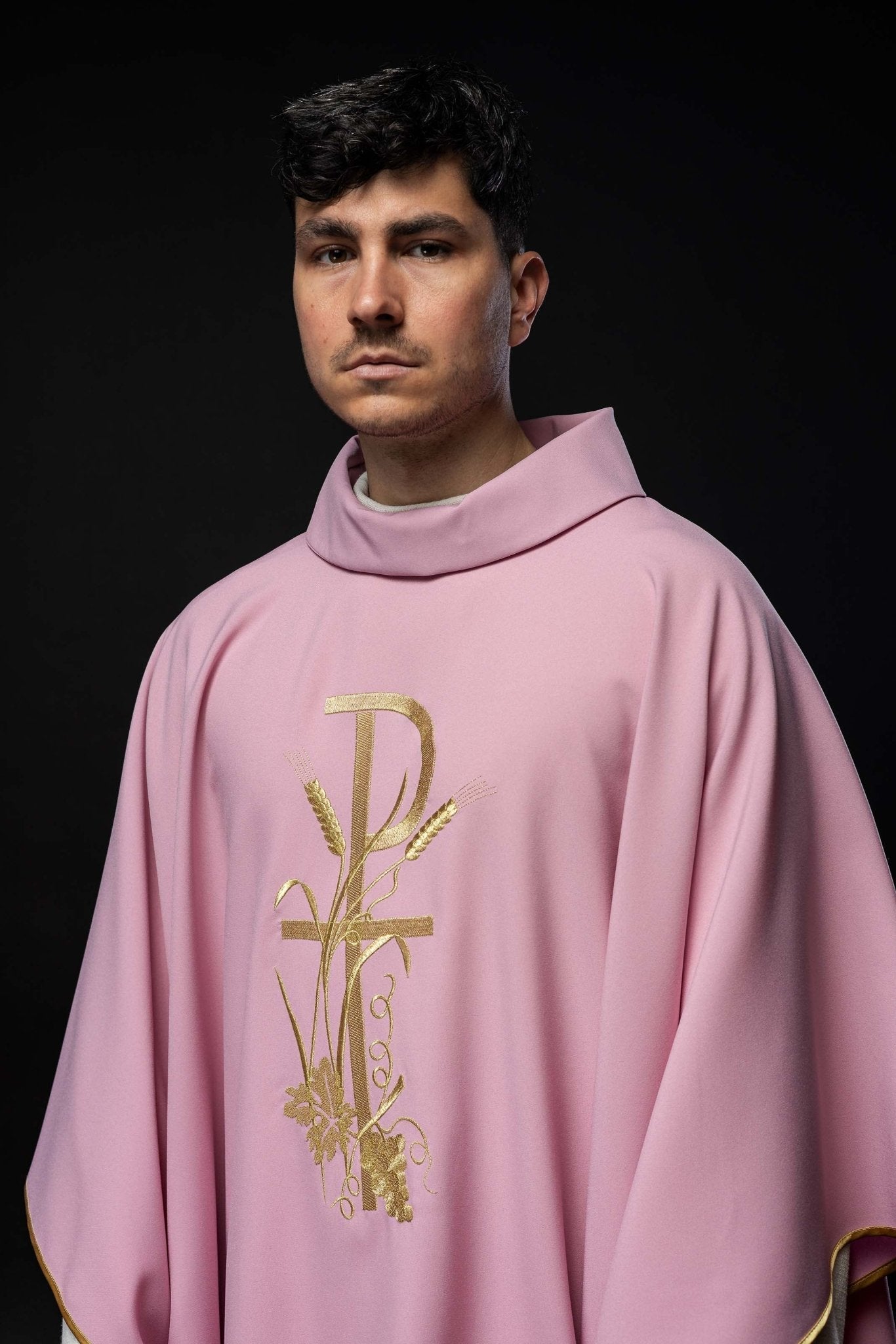 Casula rosa com bordado dourado PAX