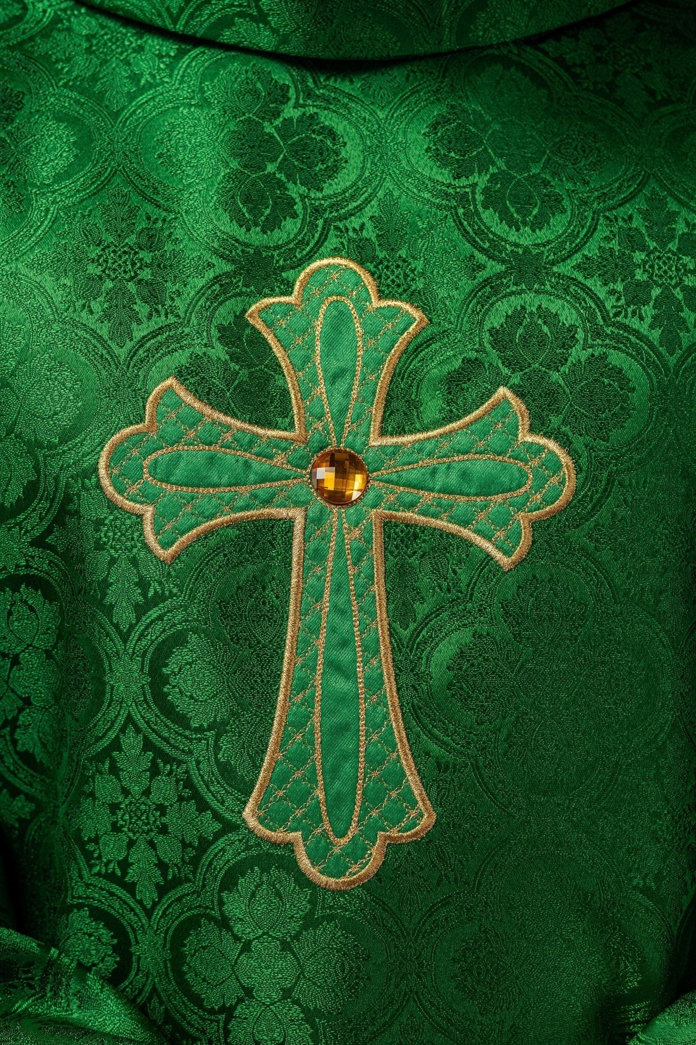 Casula verde com bordado de cruz
