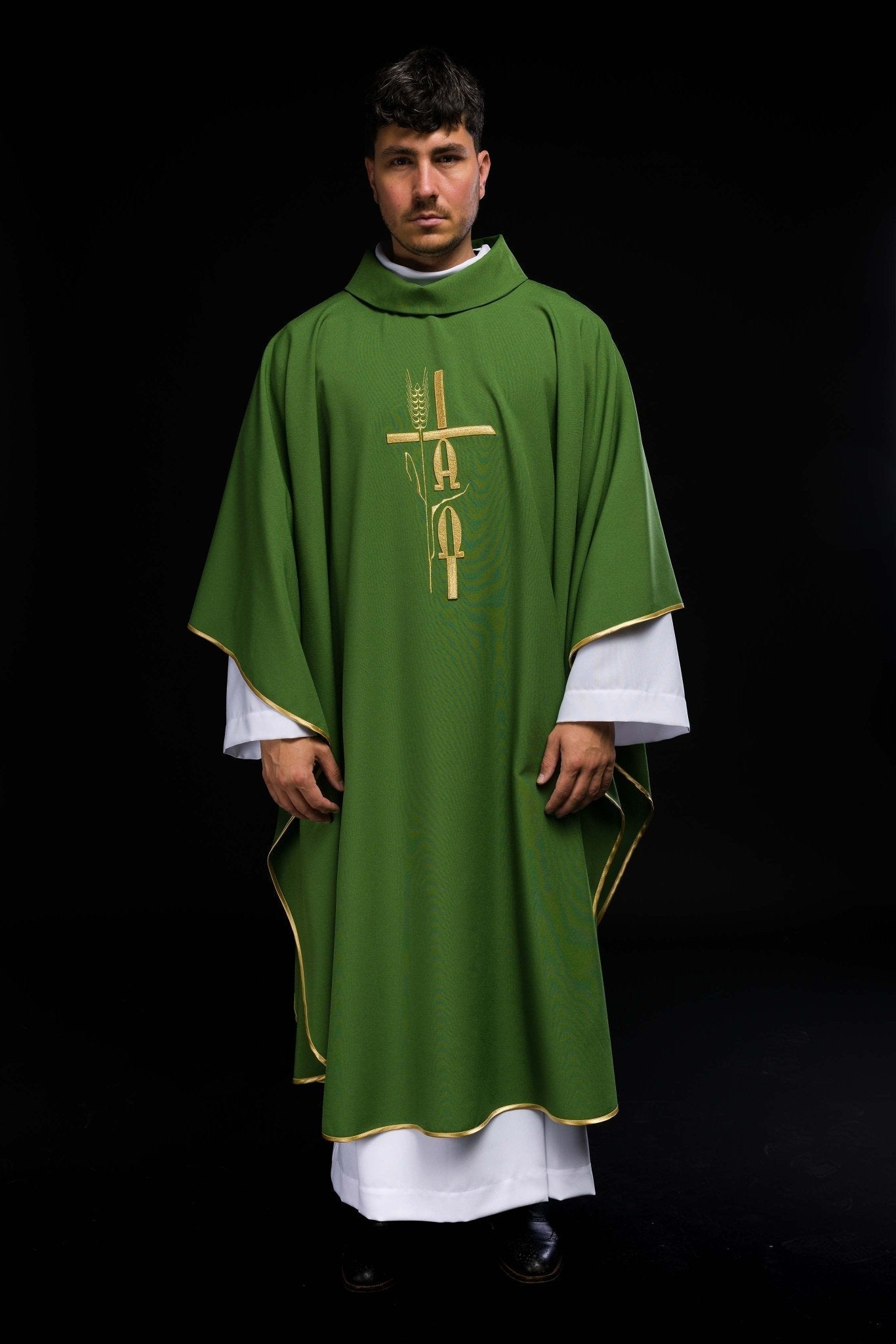 Casula verde com bordado Alfa e Ômega
