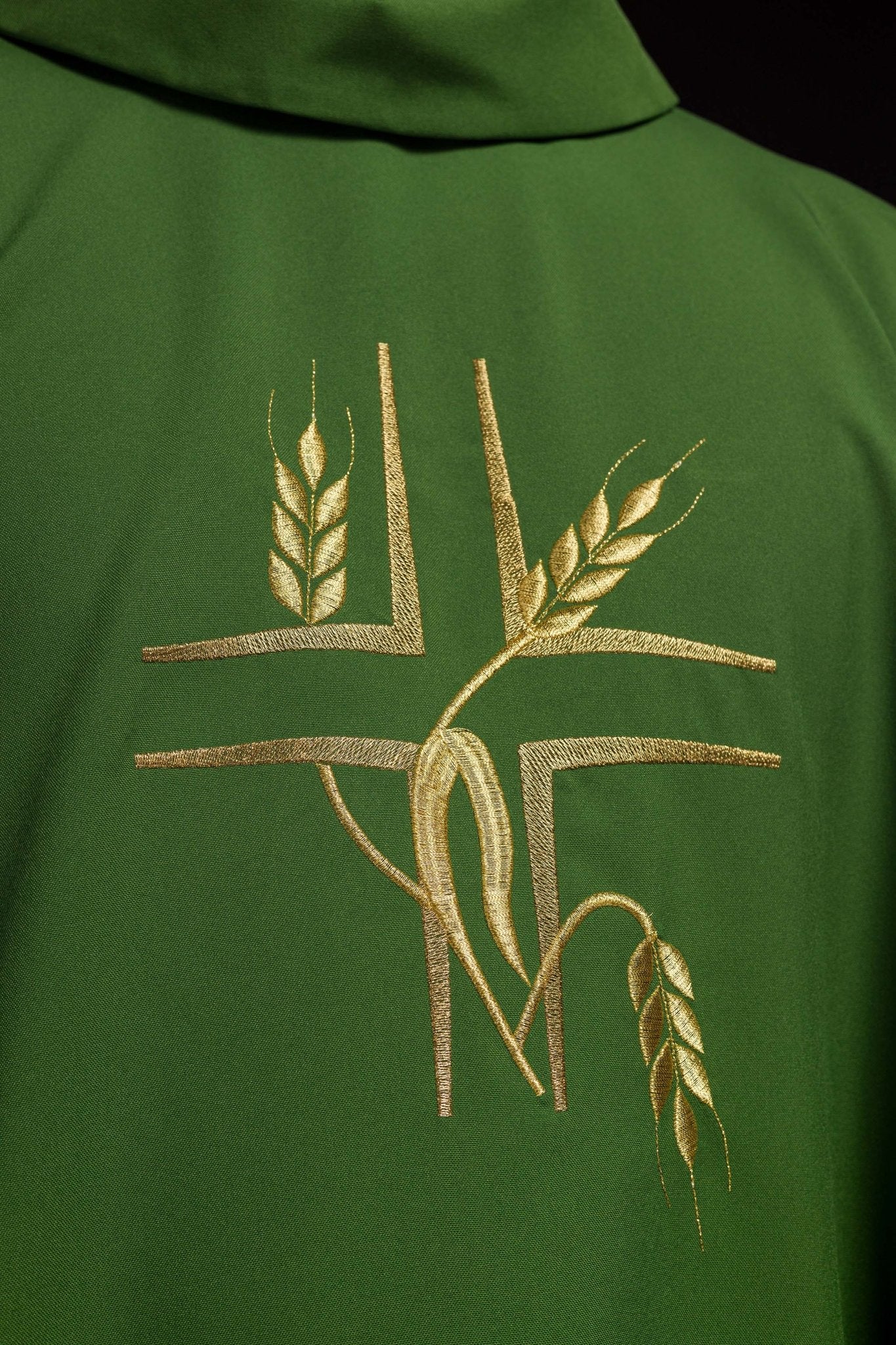 Casula verde com bordado de Cruz e Espigas de Trigo