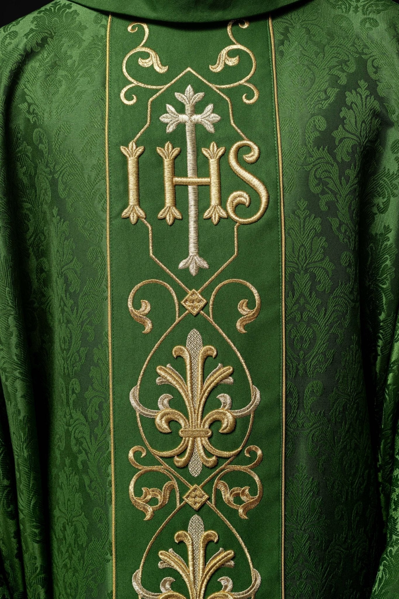 Casula verde com IHS bordado