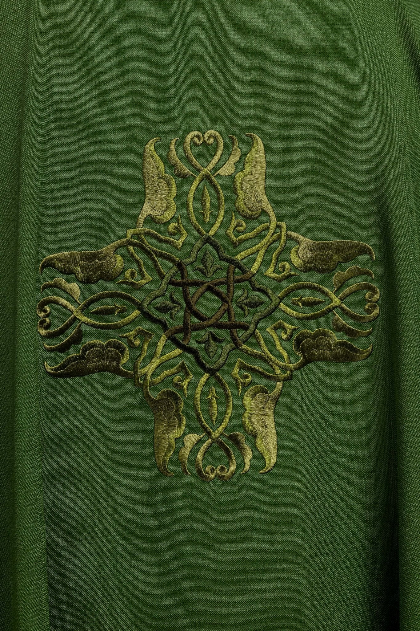 Casula verde com bordado de Cruz