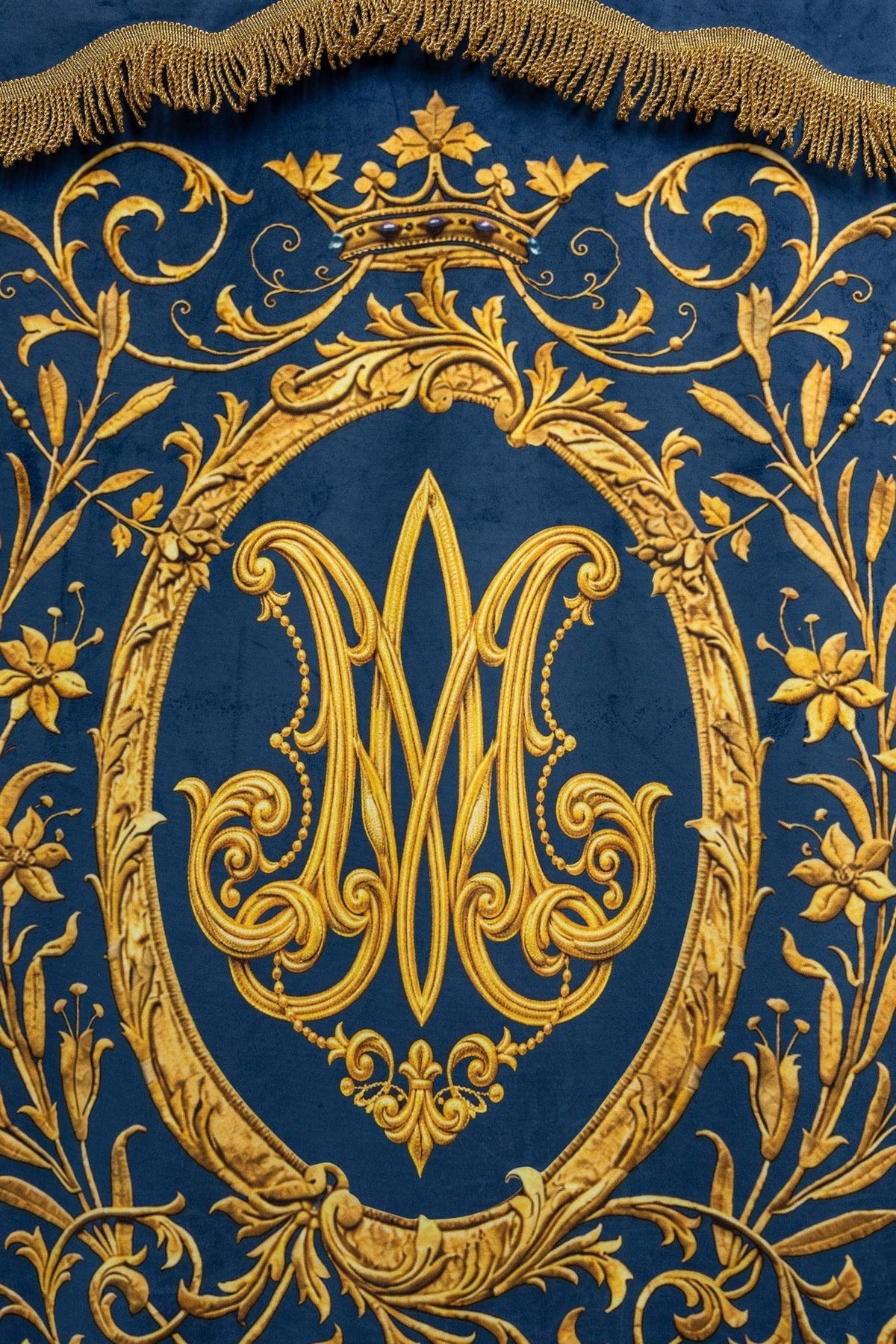 Estandarte azul, detalhe da ponta com franja dourada