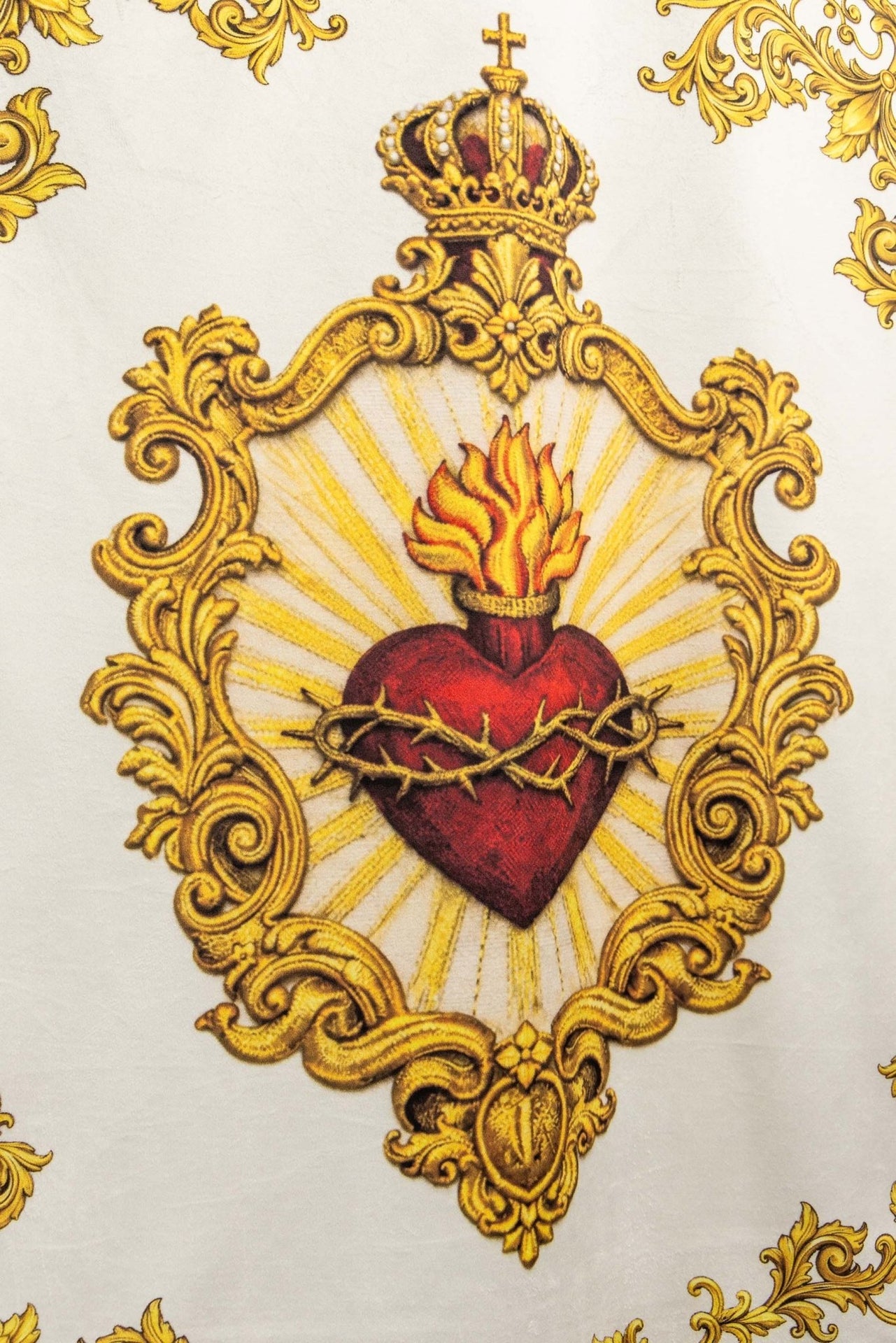 Chorągiew drukowana dwustronna z symbolem Najświętszego Serca Pana Jezusa i IHS