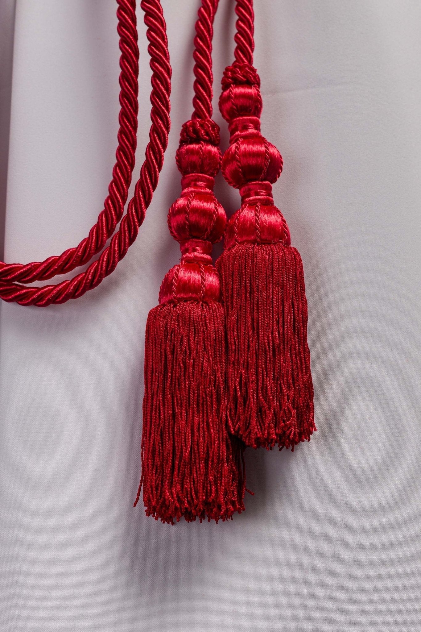 Cíngulo litúrgico vermelho