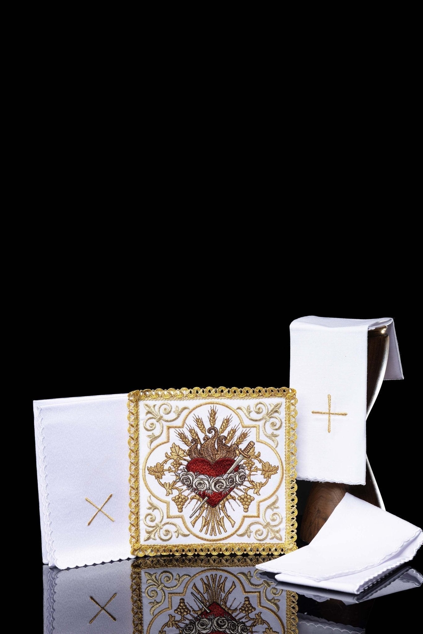 Conjunto de alfaias litúrgicas bordado com o Imaculado Coração de Maria