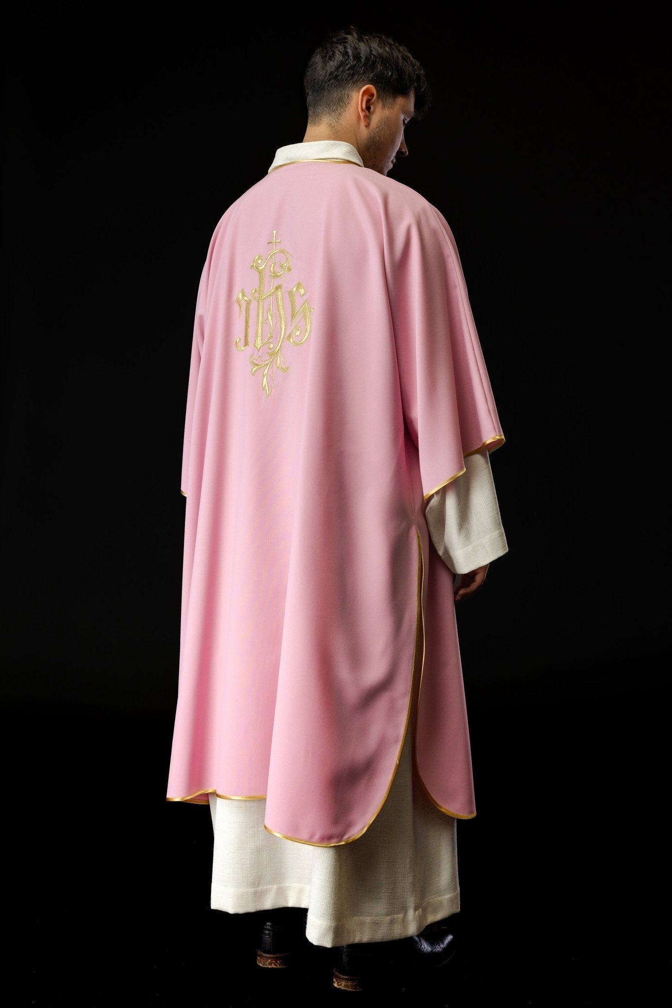 Dalmática rosa bordada IHS