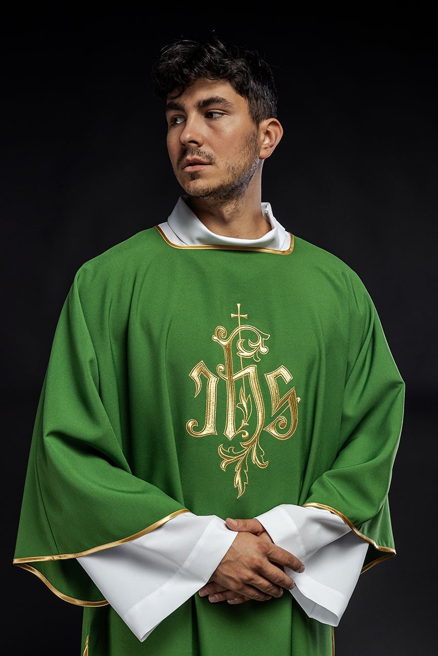 Dalmática verde bordada IHS
