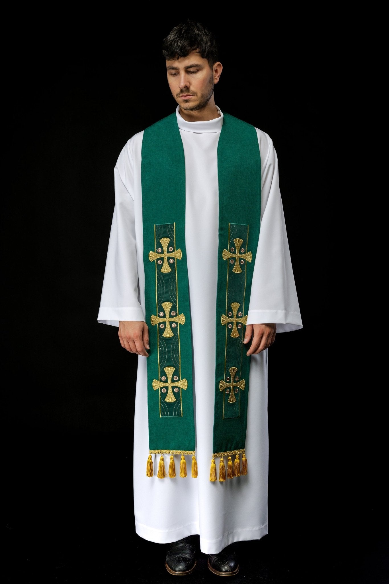 Estola bordada com cruzes verde