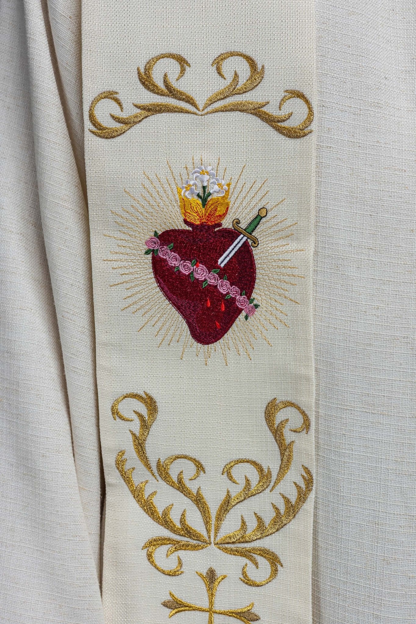 Estola bordada com o Coração de Jesus e Maria creme
