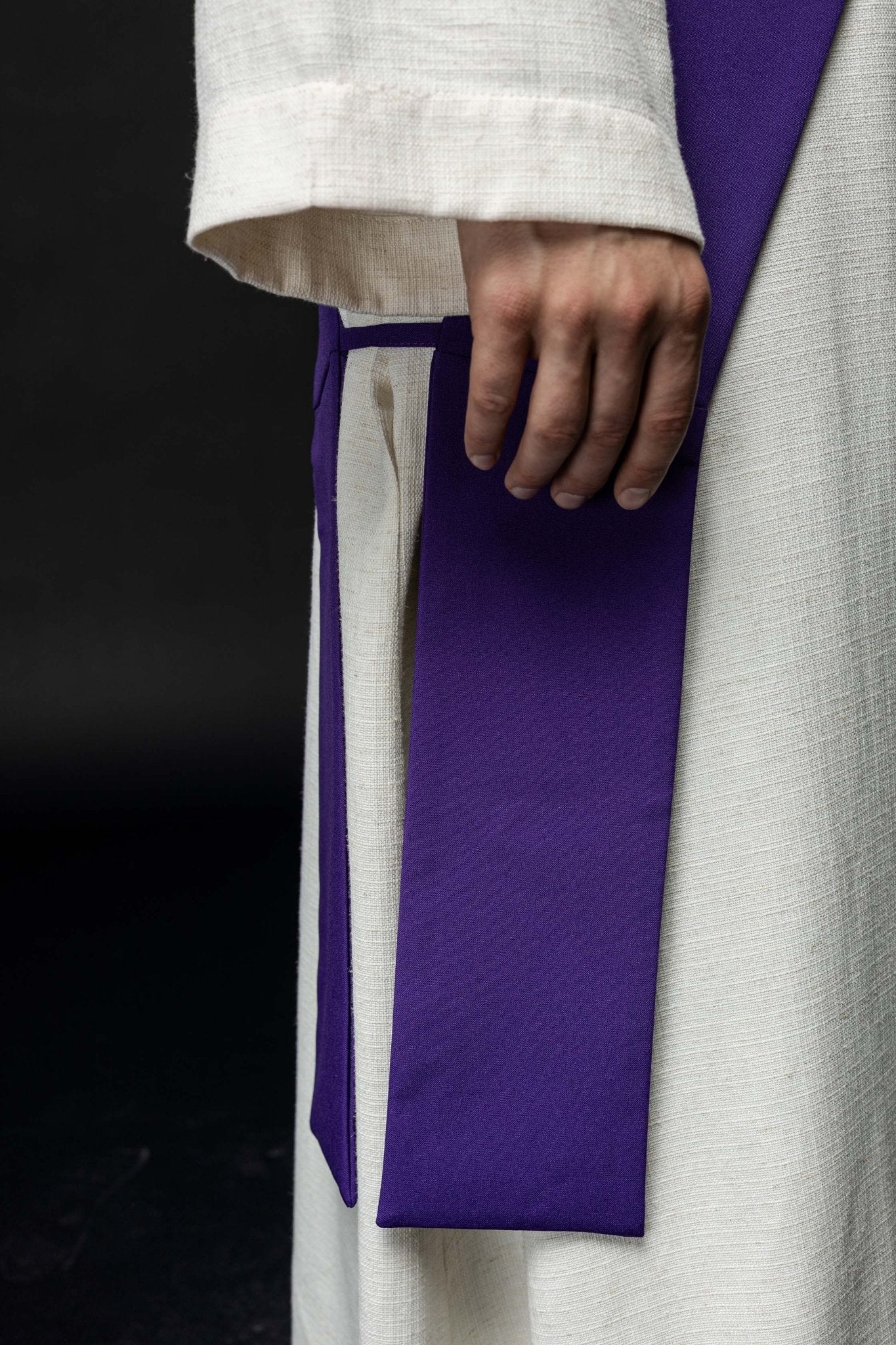 Estola diaconal roxa com cruz