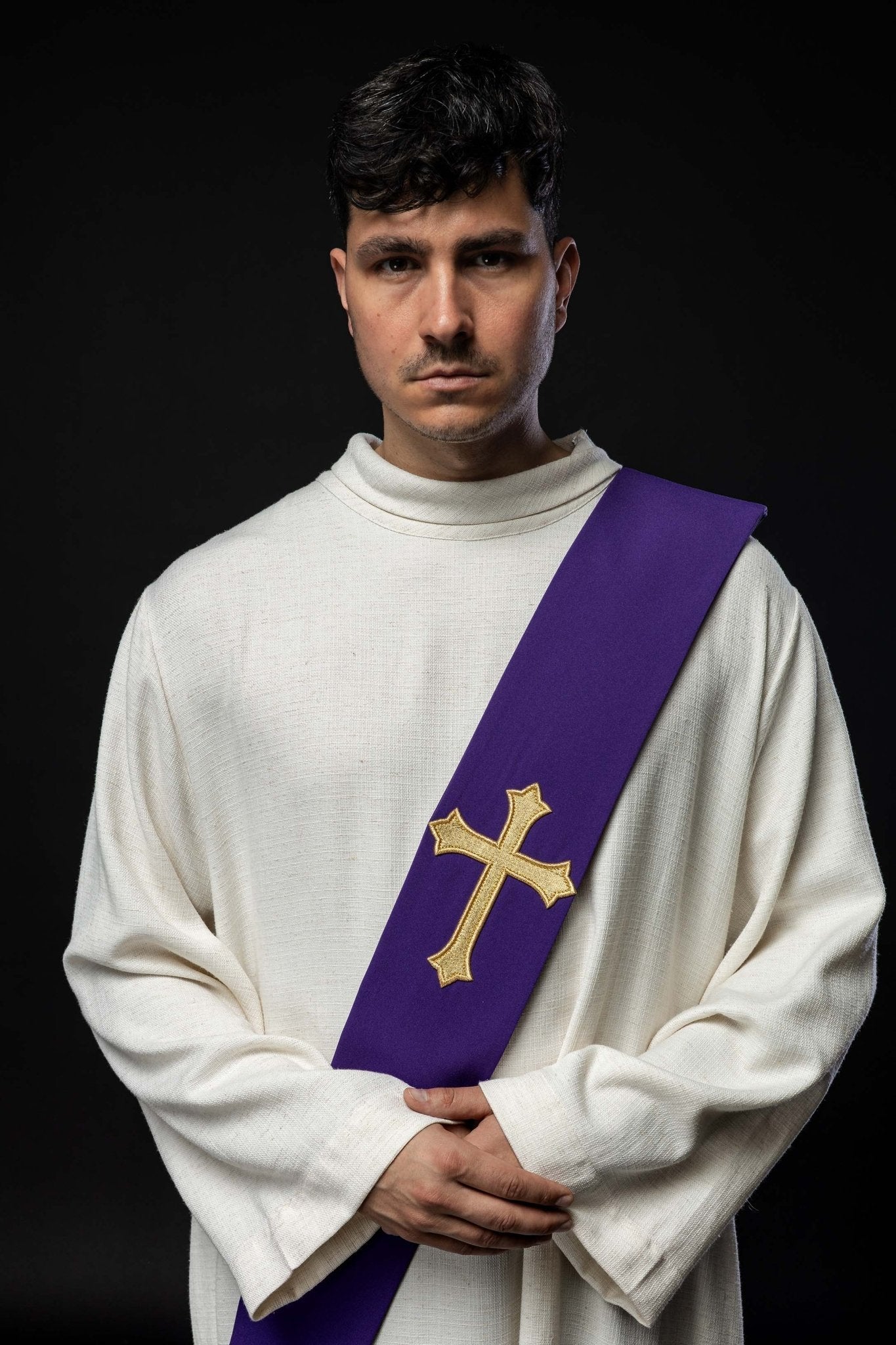 Estola diaconal roxa com cruz