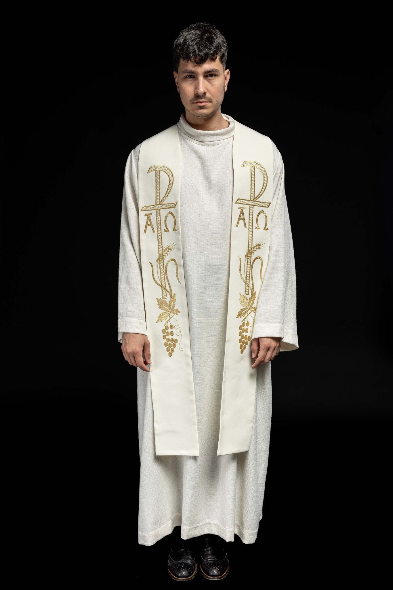 Estola sacerdotal bordada Alfa e Ômega creme