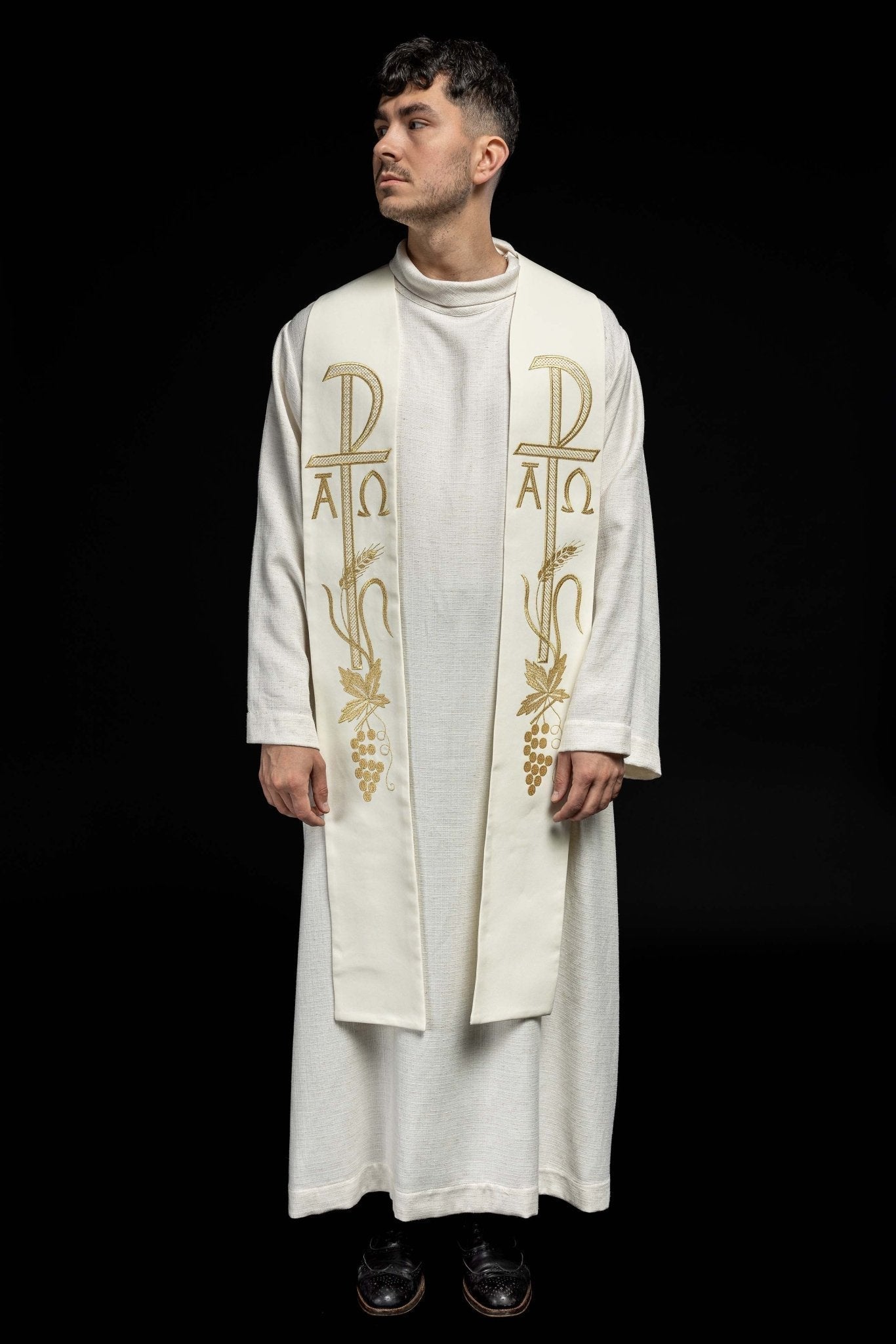 Estola sacerdotal bordada Alfa e Ômega creme