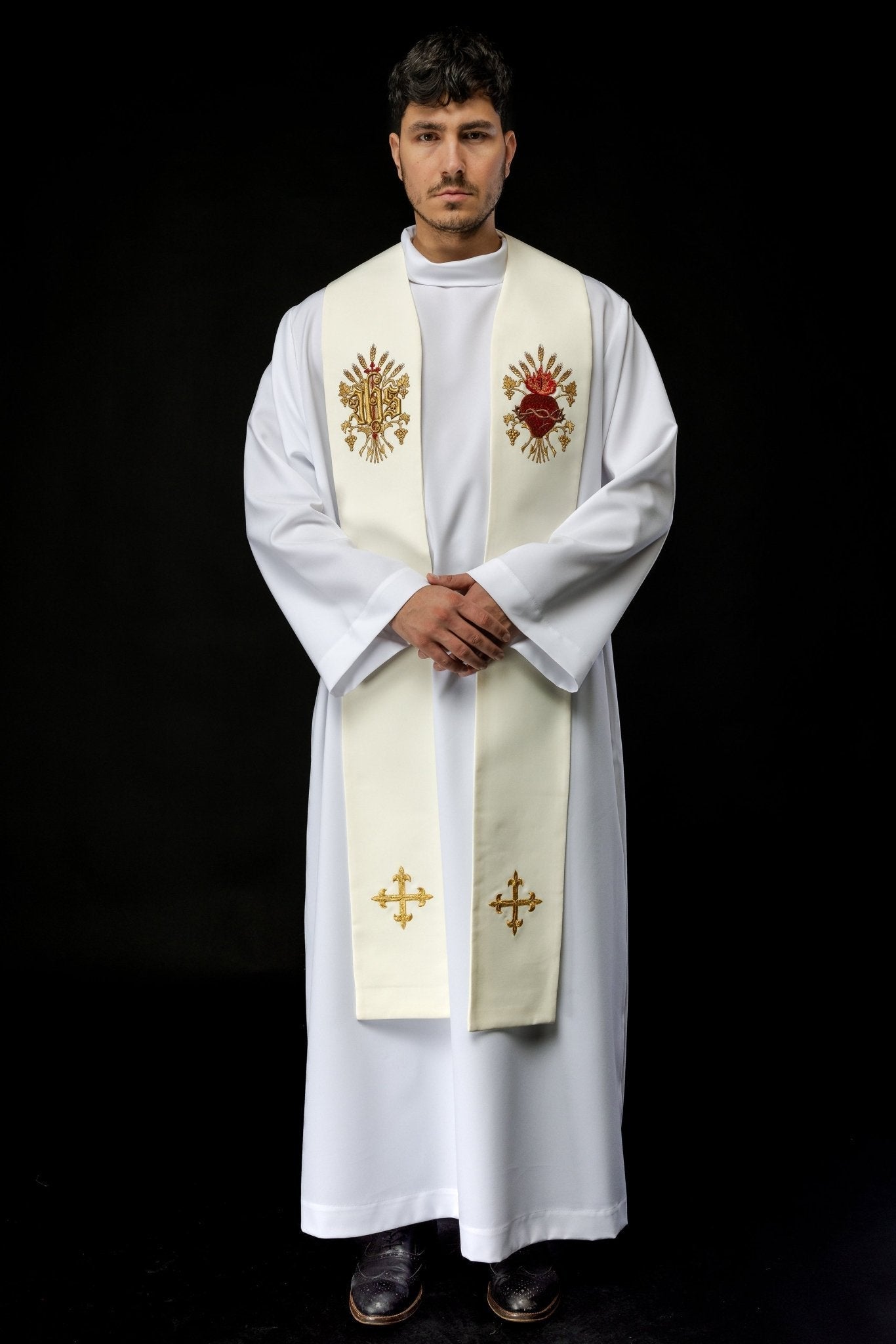 Estola bordada cruz, IHS e Coração de Jesus Cristo creme