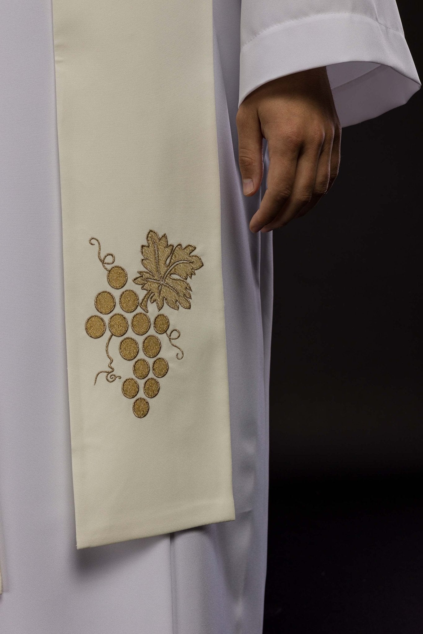 Estola sacerdotal bordada IHS com uvas creme