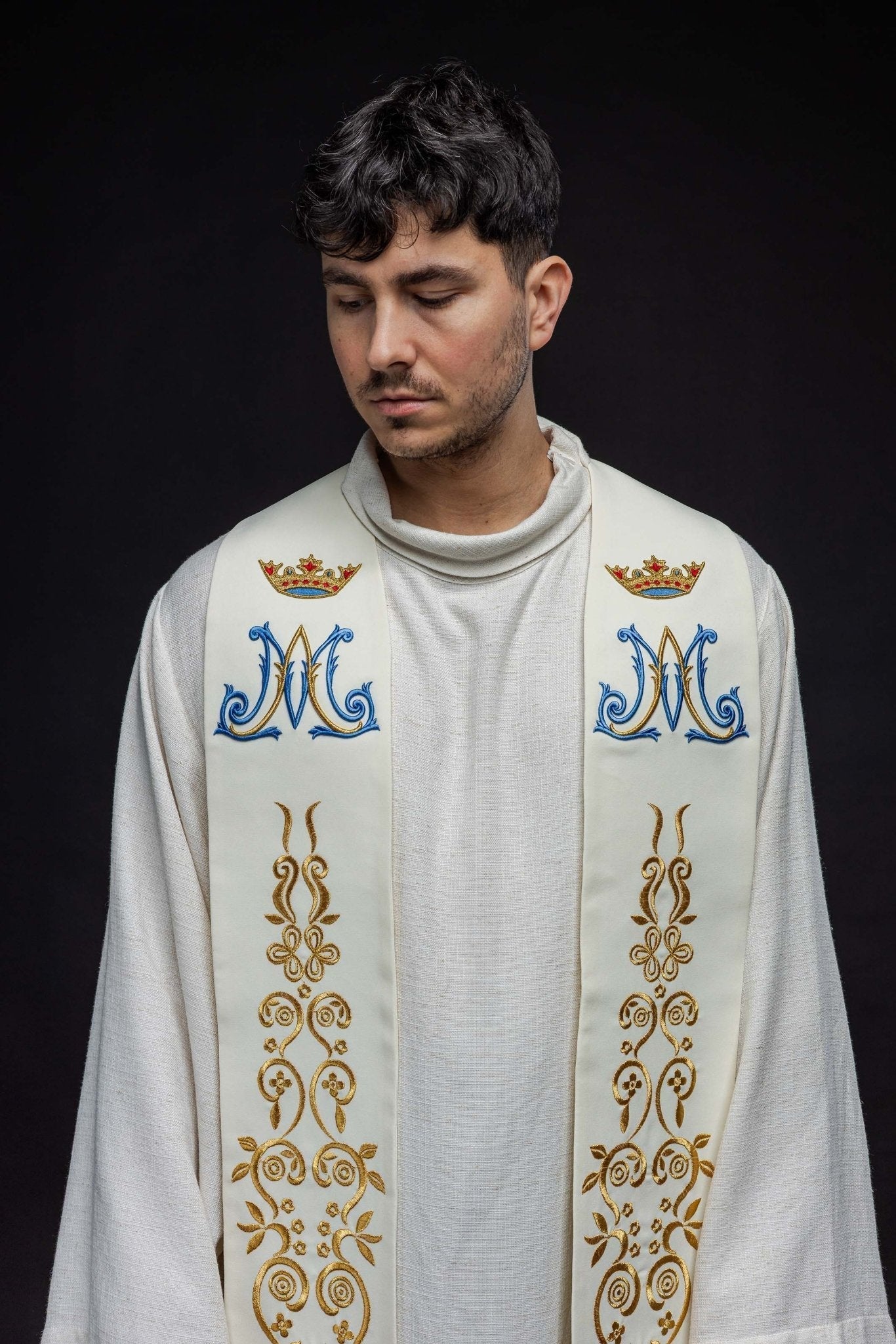 Estola mariana bordada creme