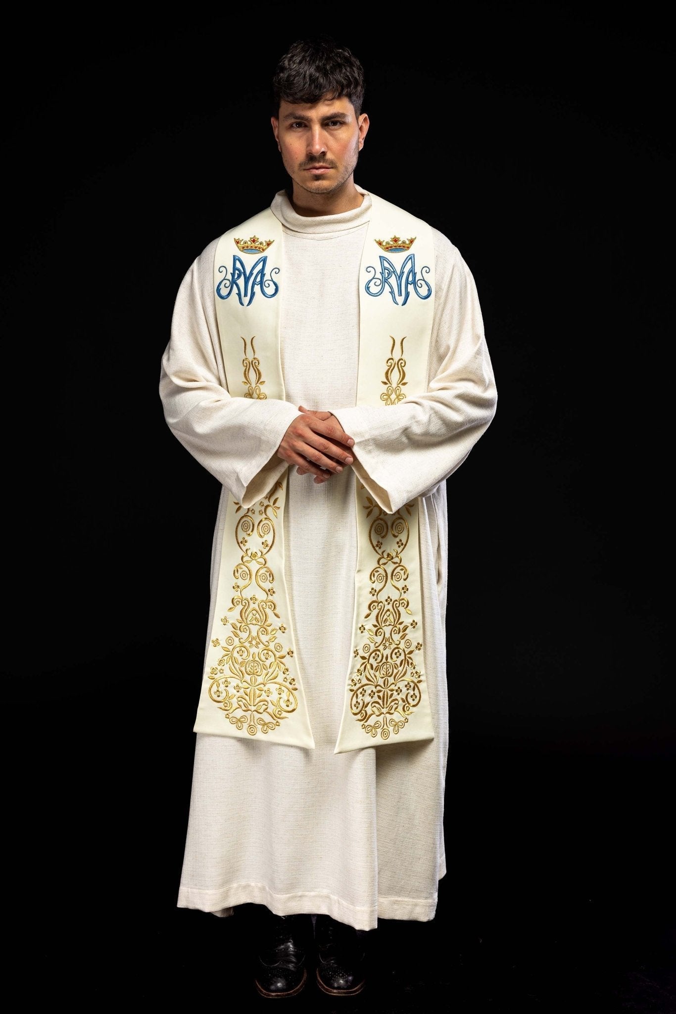 Estola bordada com motivo mariano e coroa, cor creme