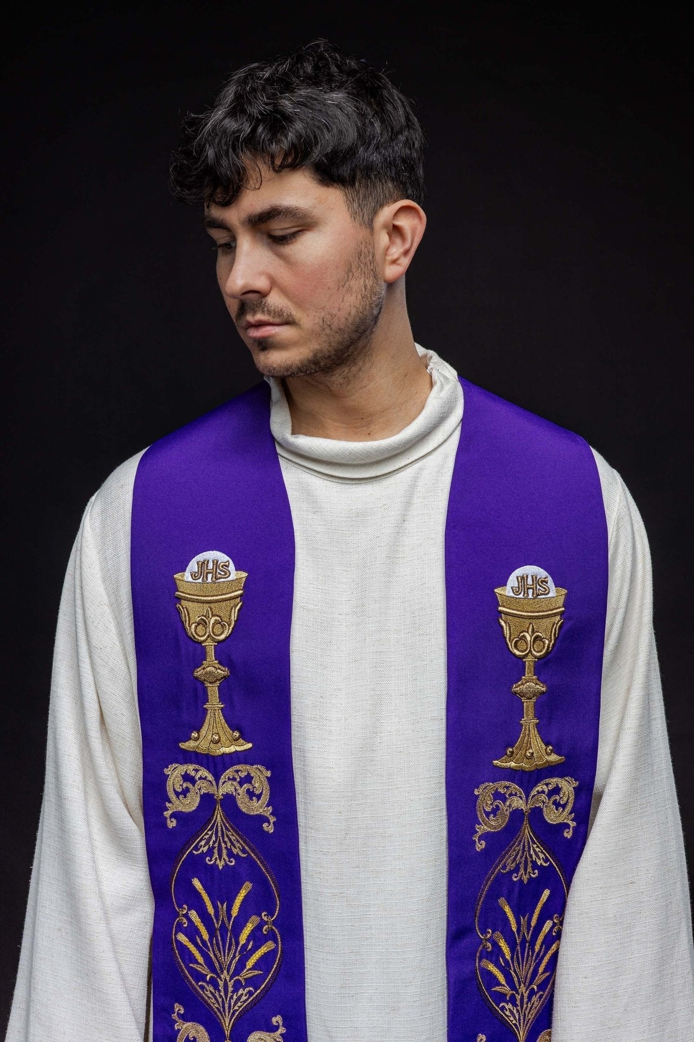 Estola sacerdotal roxa cálice IHS