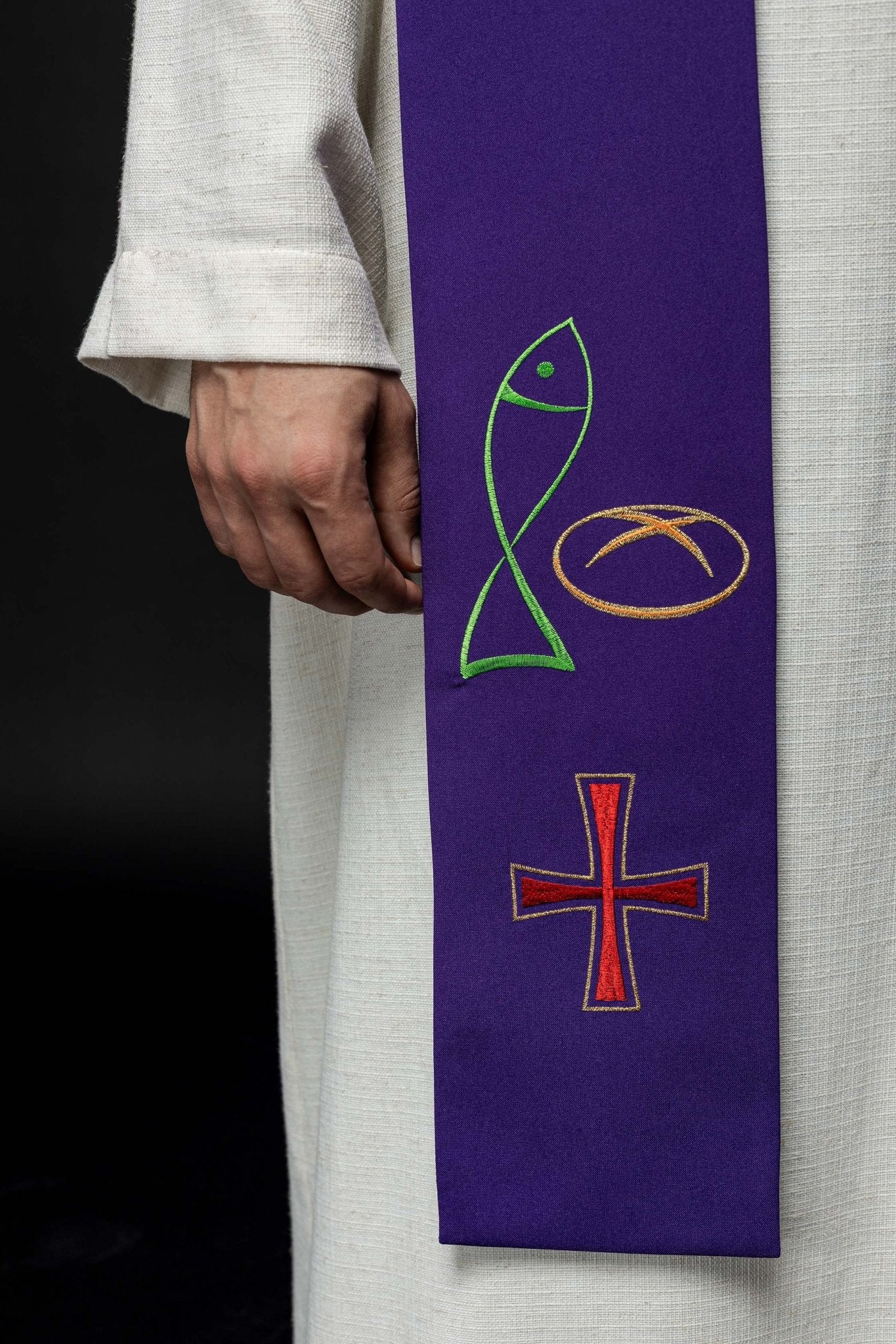 Estola sacerdotal roxa com bordado de Peixe, Pão e Cruz