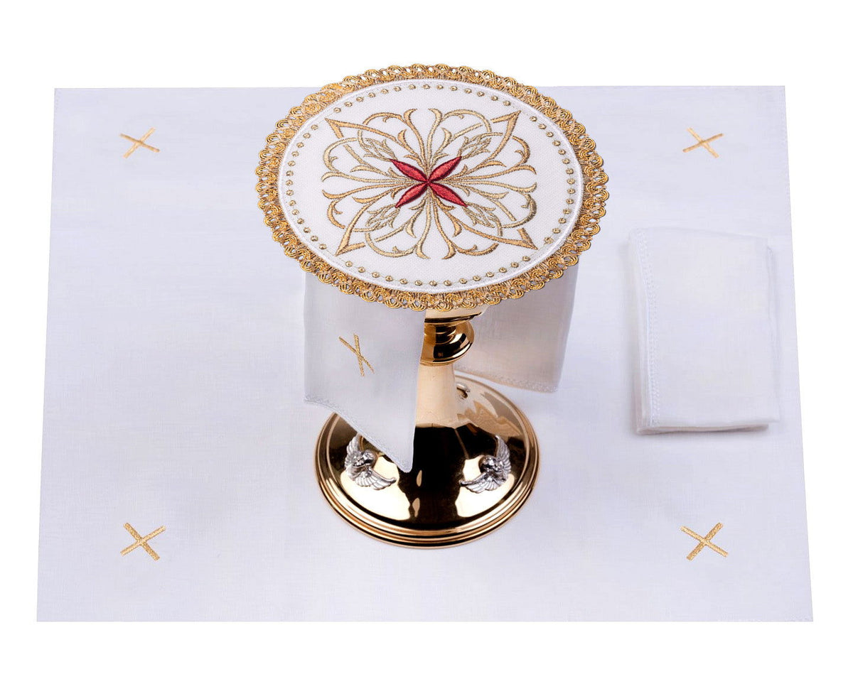 Conjunto de alfaias litúrgicas em linho com cruz floral vermelha na pala redonda