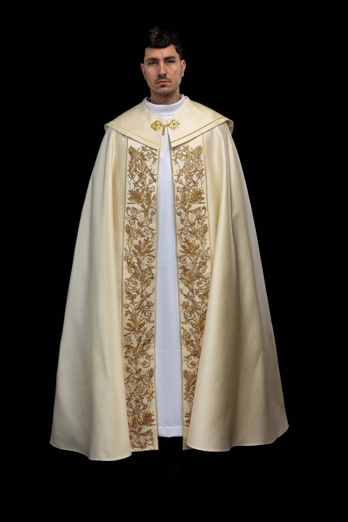 Kapa liturgiczna z haftem Najświętszego Serca Jezusa