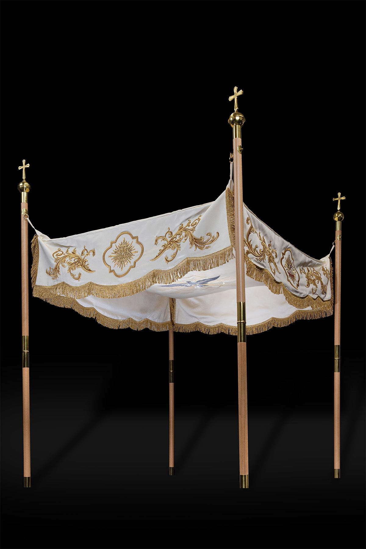 Pálio processional creme para Corpus Christi com bordado dourado 140 x 160 cm, vista frontal