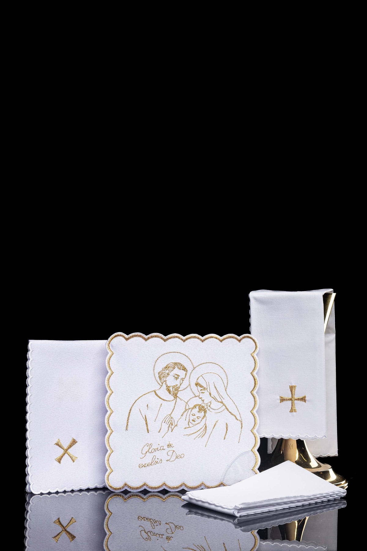 Conjunto de alfaias litúrgicas com bordado dourado para o Natal, branco, com cruzes e Sagrada Família