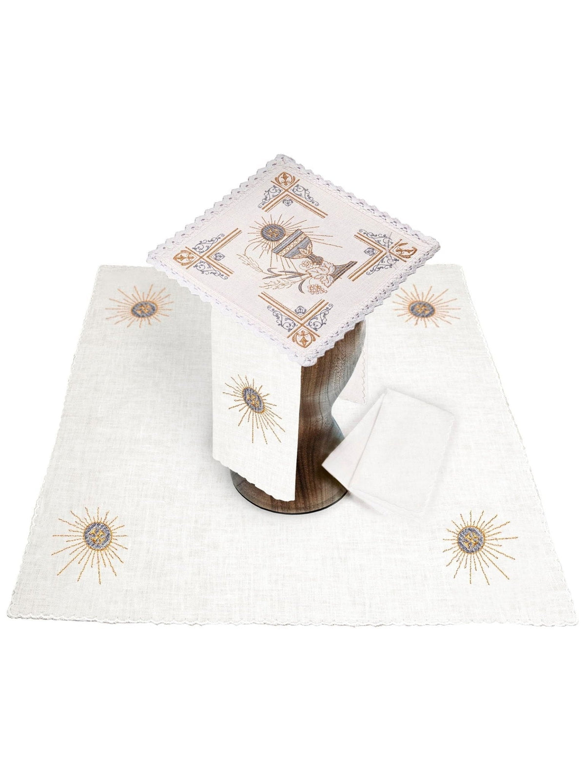 Conjunto de alfaias litúrgicas em linho bordado com Cálice, em branco, com cálice e raios bordados