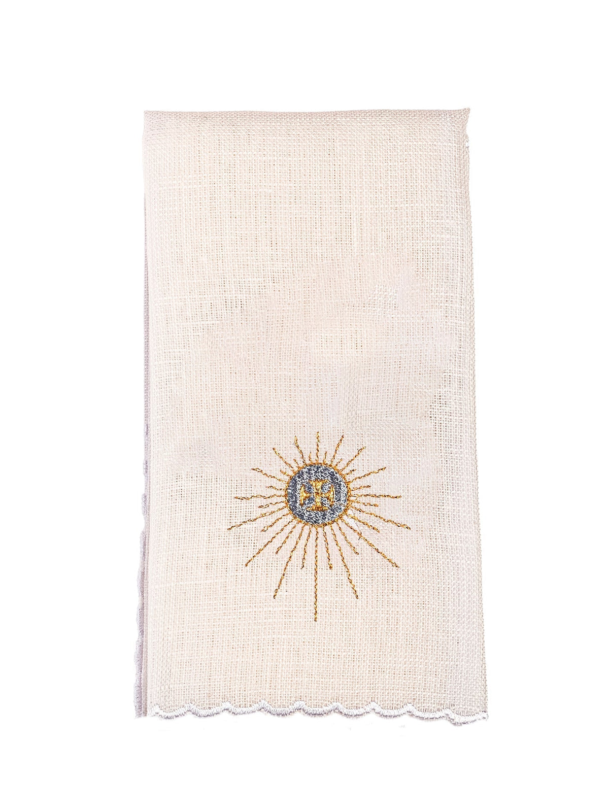 Alfaia litúrgica do conjunto em linho branco, com símbolo dourado bordado