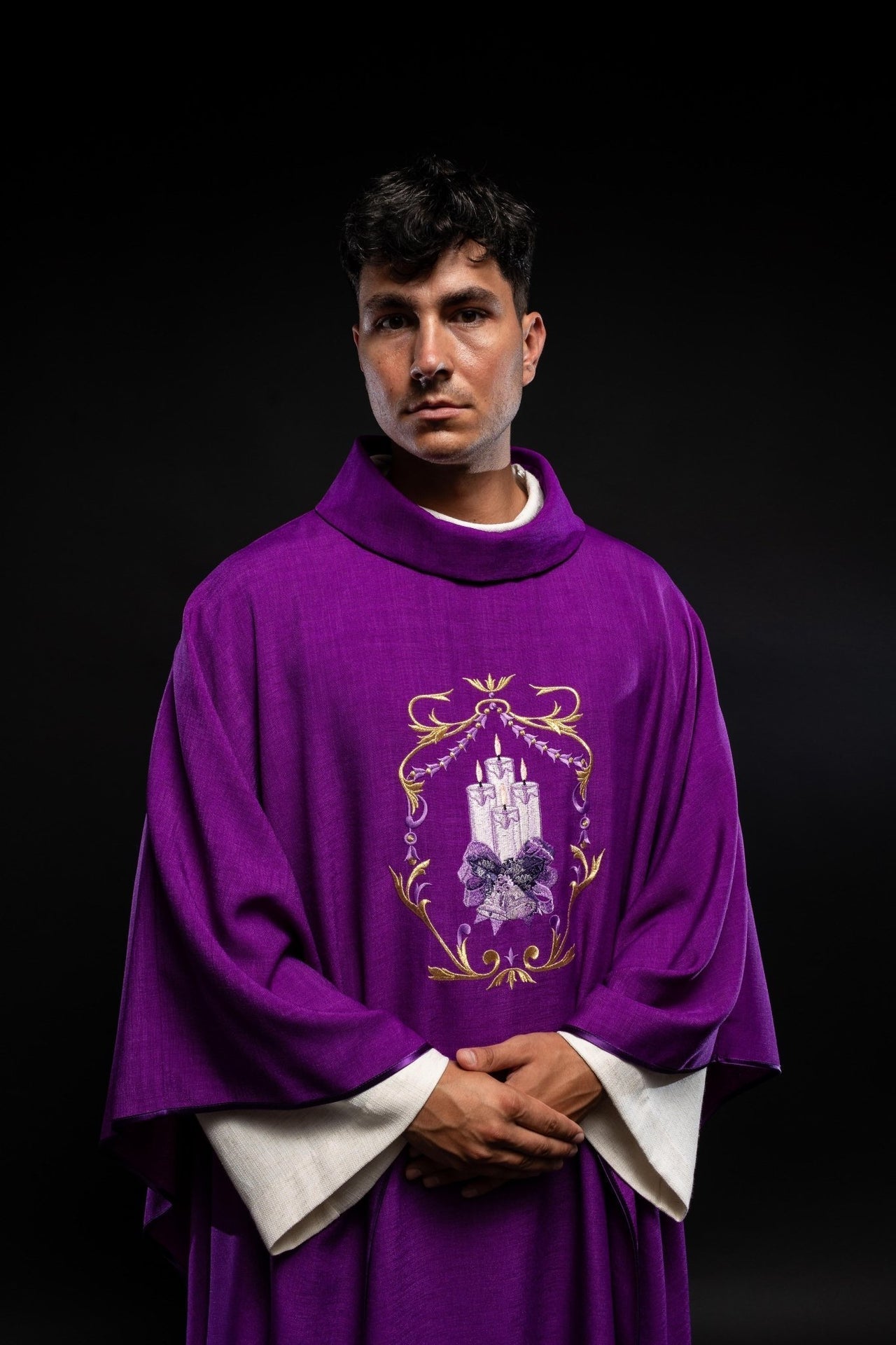 Casula de Advento com bordado de velas