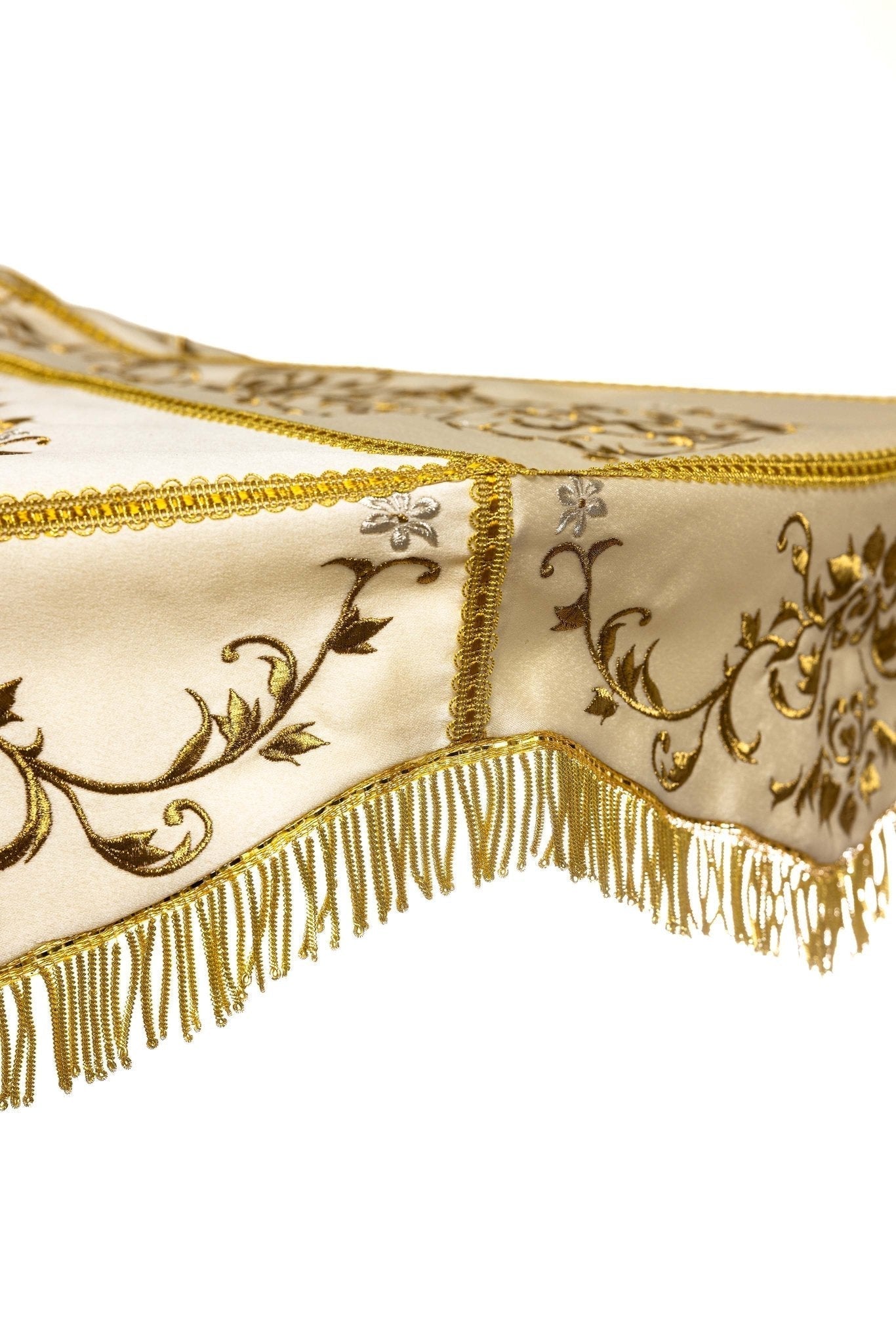 Umbela processional creme com ornamento floral dourado