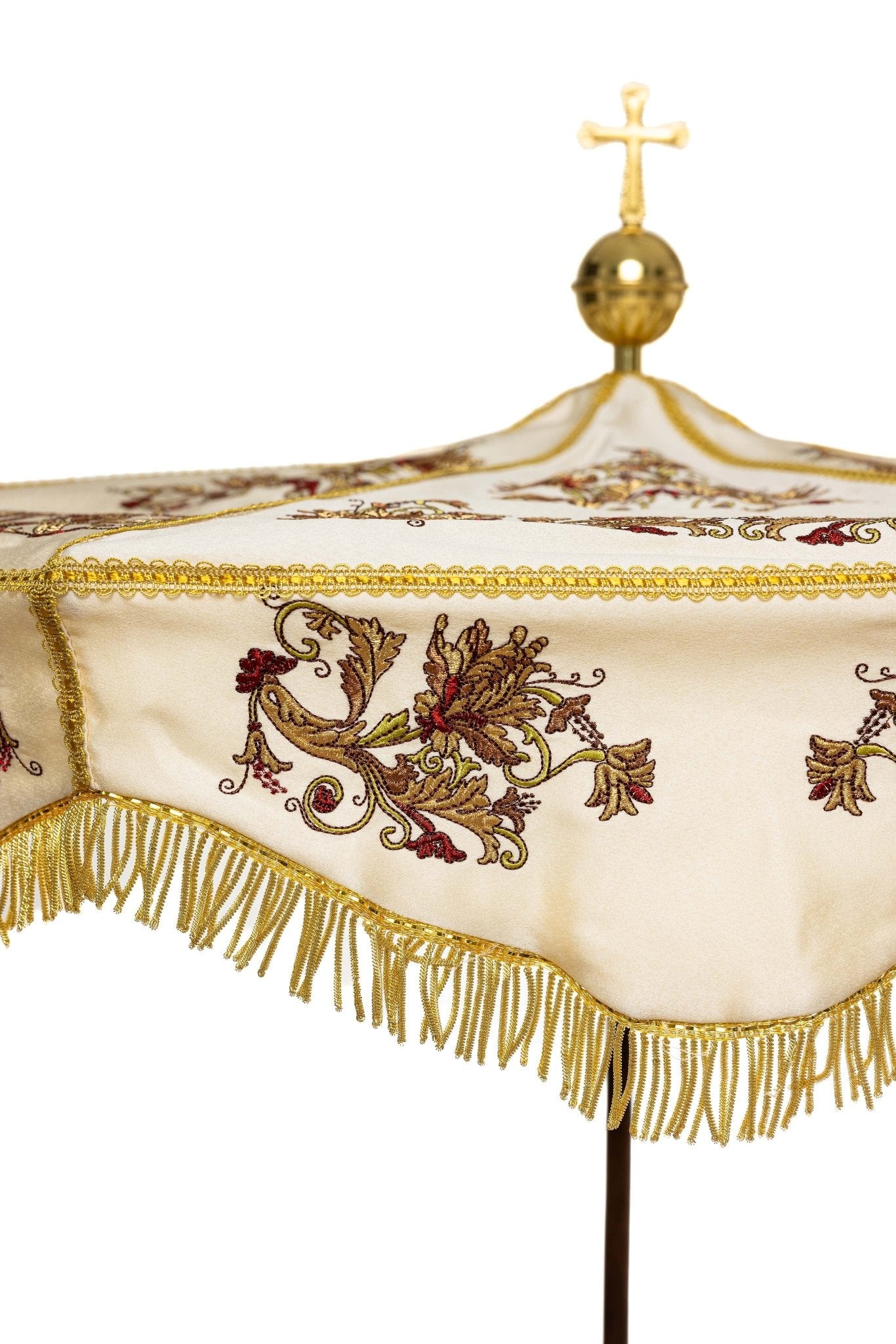 Umbela processional creme com bordado floral e franjas douradas