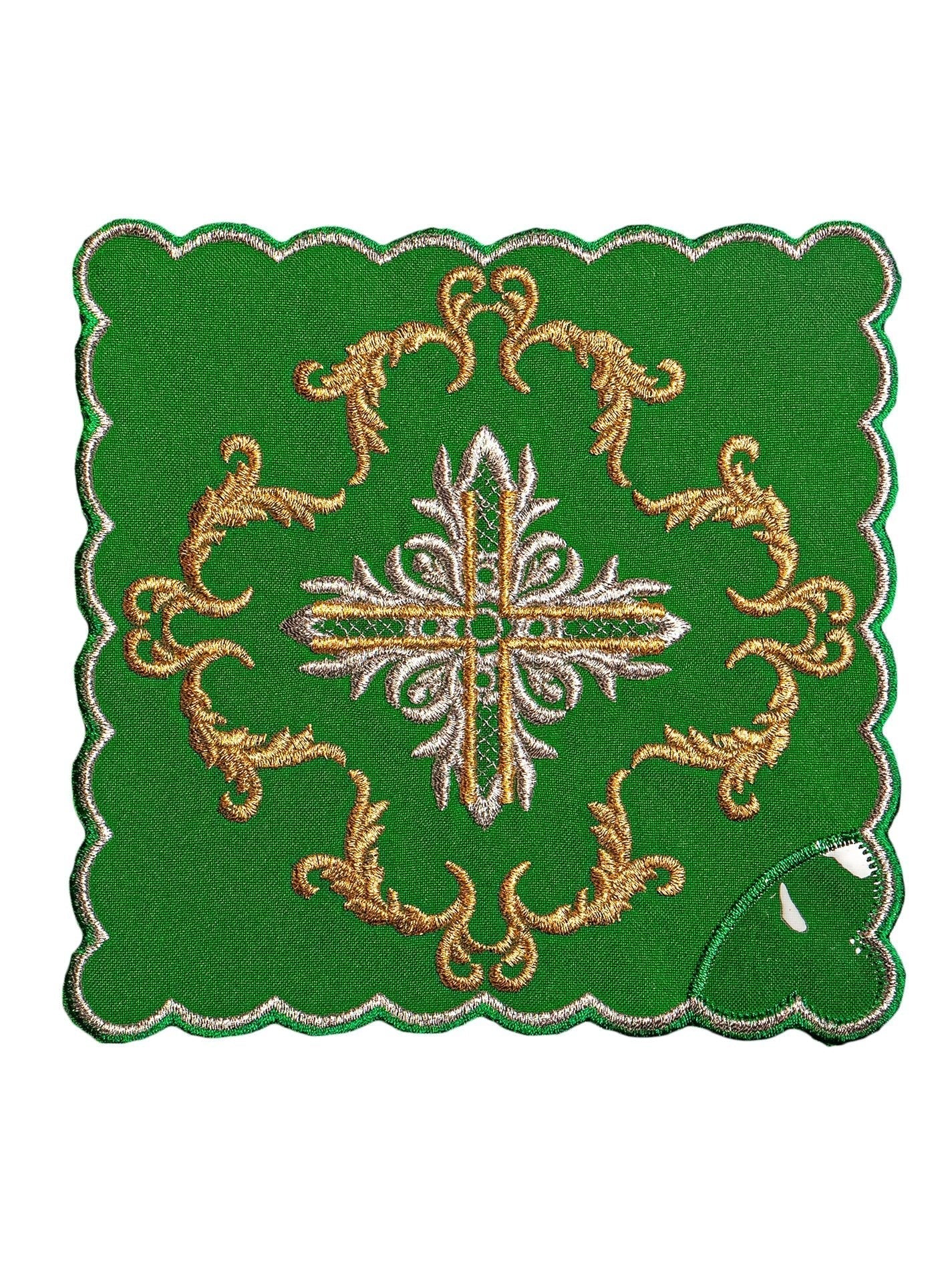 Conjunto de alfaias litúrgicas verde bordado com cruz