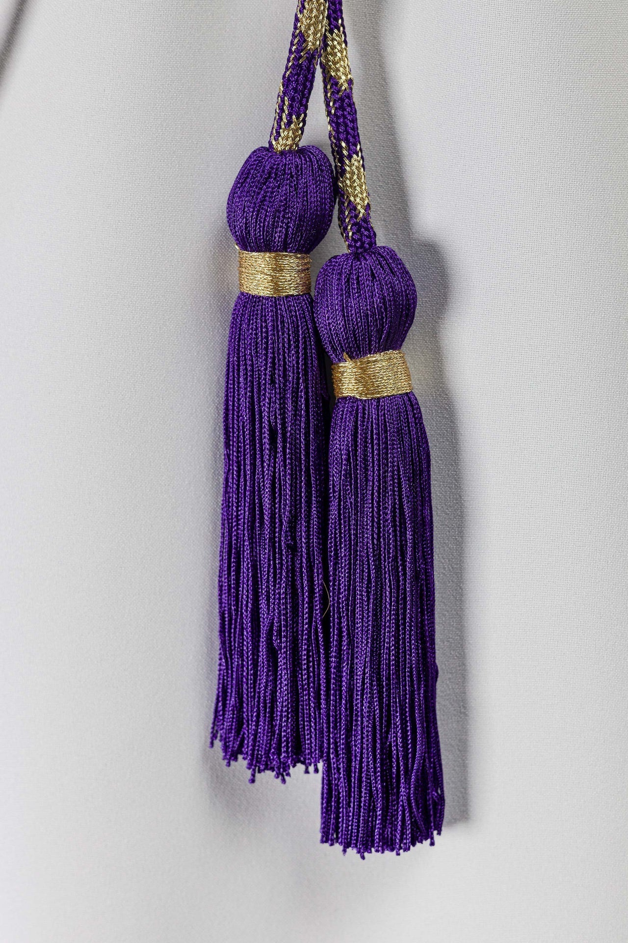 Cíngulo litúrgico roxo e dourado - chasubles.com.br