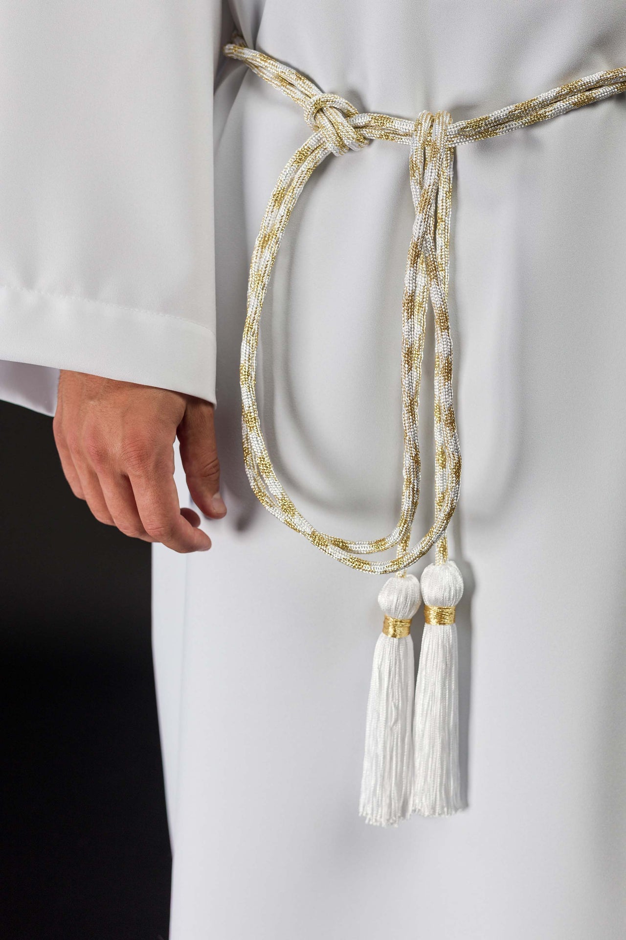 Cíngulo litúrgico branco e dourado