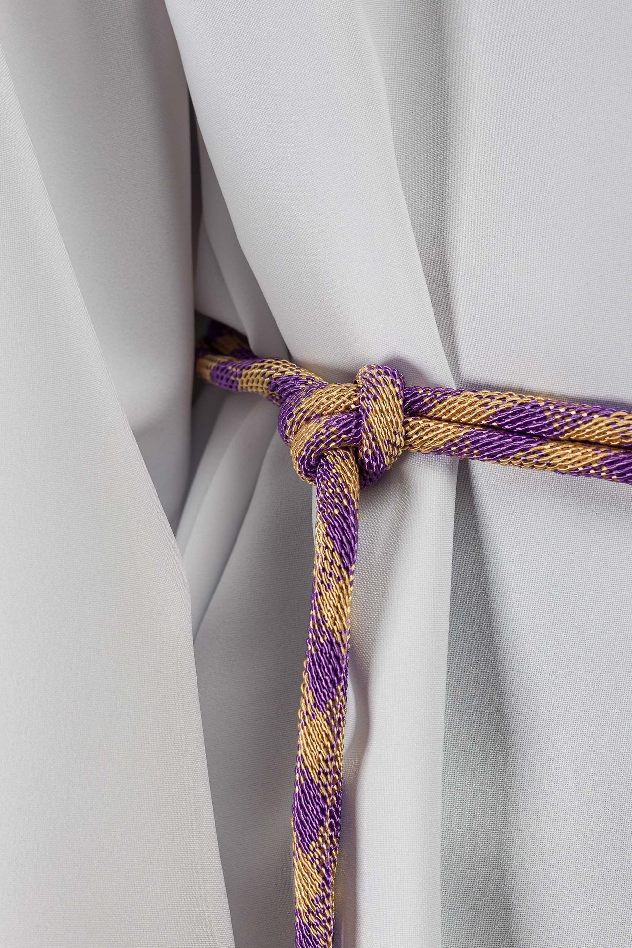 Cíngulo litúrgico roxo e dourado premium - chasubles.com.br