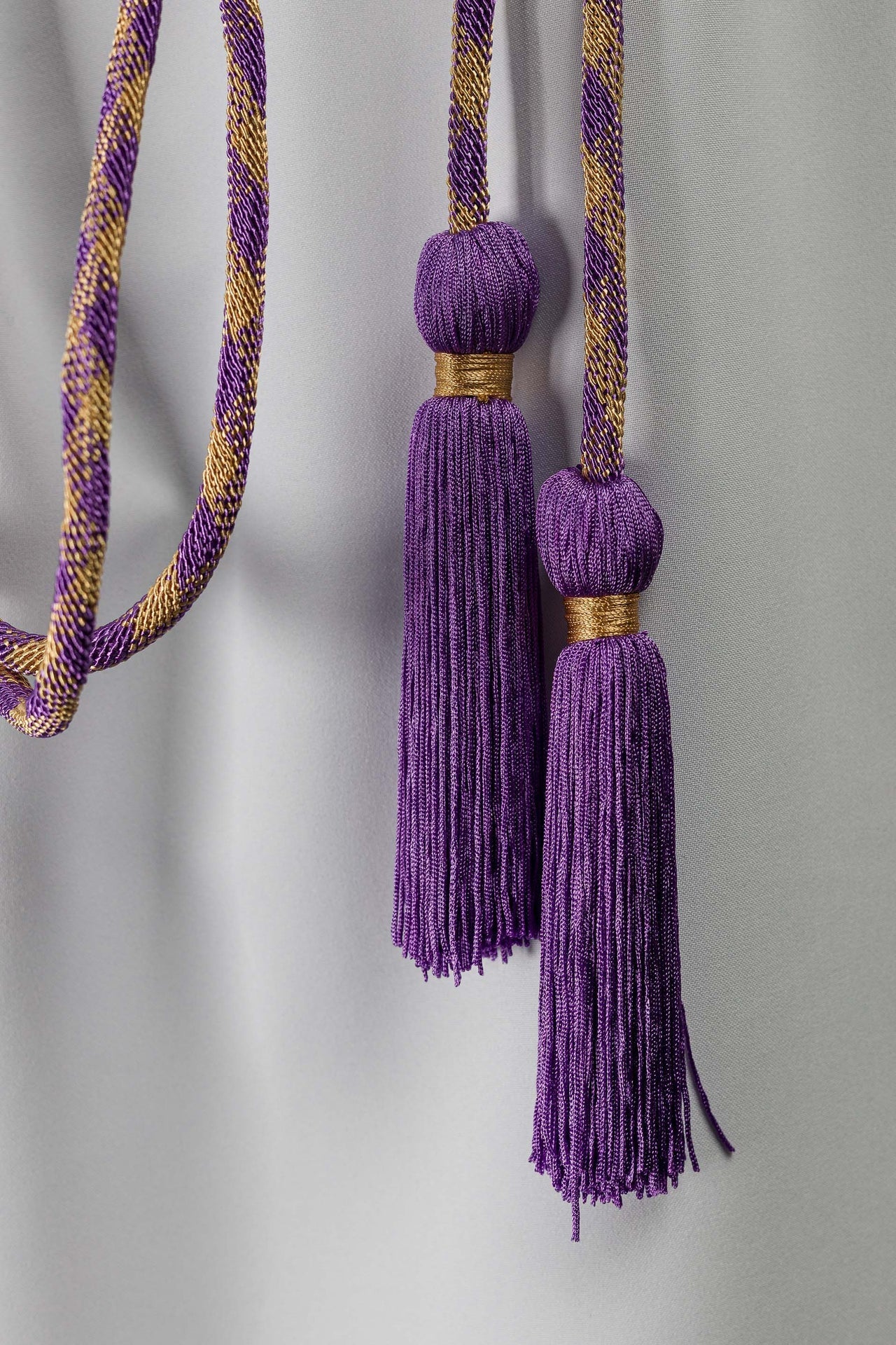 Cíngulo litúrgico roxo e dourado premium - chasubles.com.br