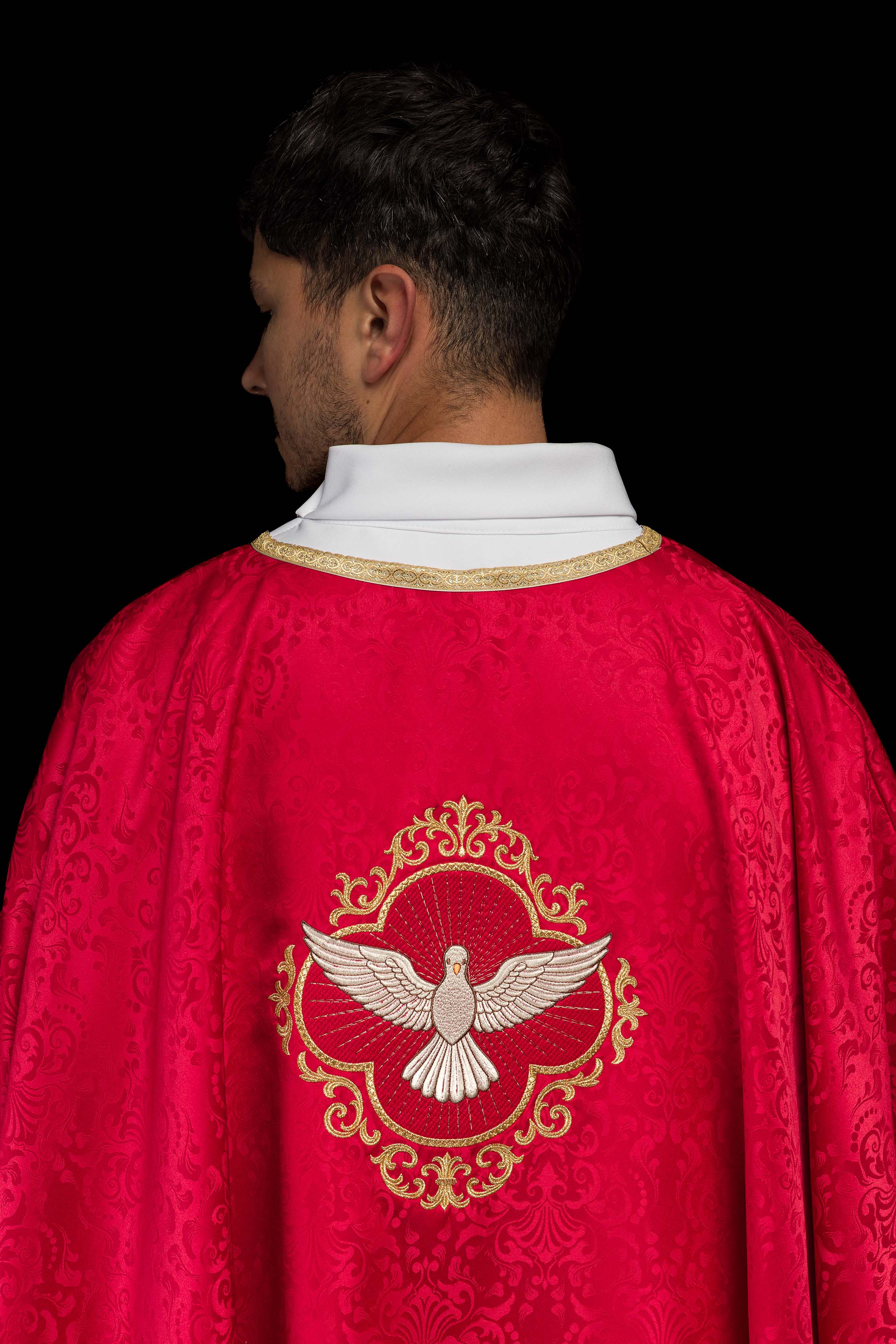 Casula bordada com Espírito Santo em tecido jacquard