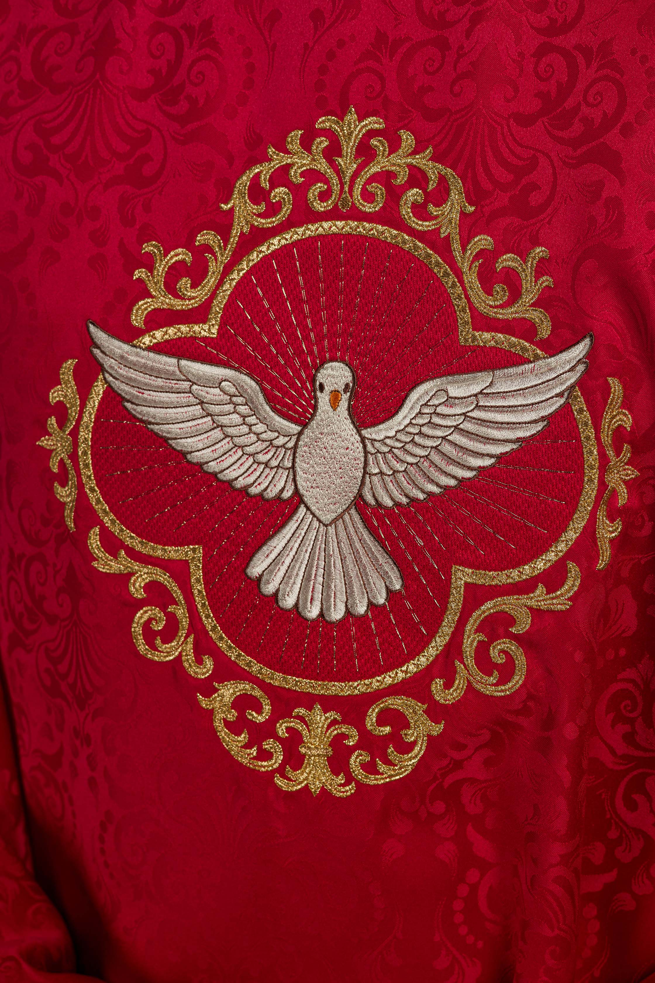 Casula bordada com Espírito Santo em tecido jacquard