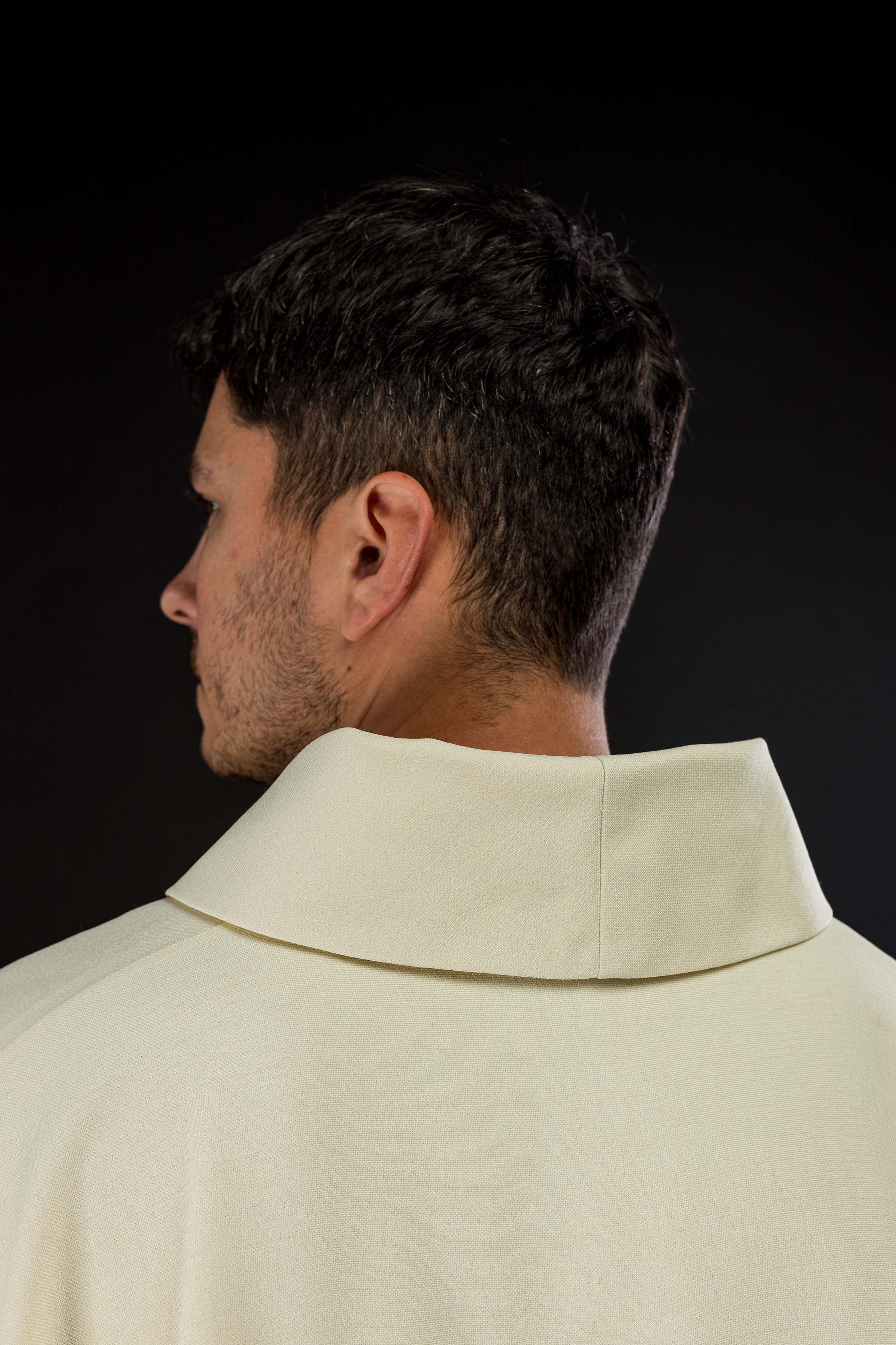 Casula com cruzes douradas bordadas - chasubles.com.br