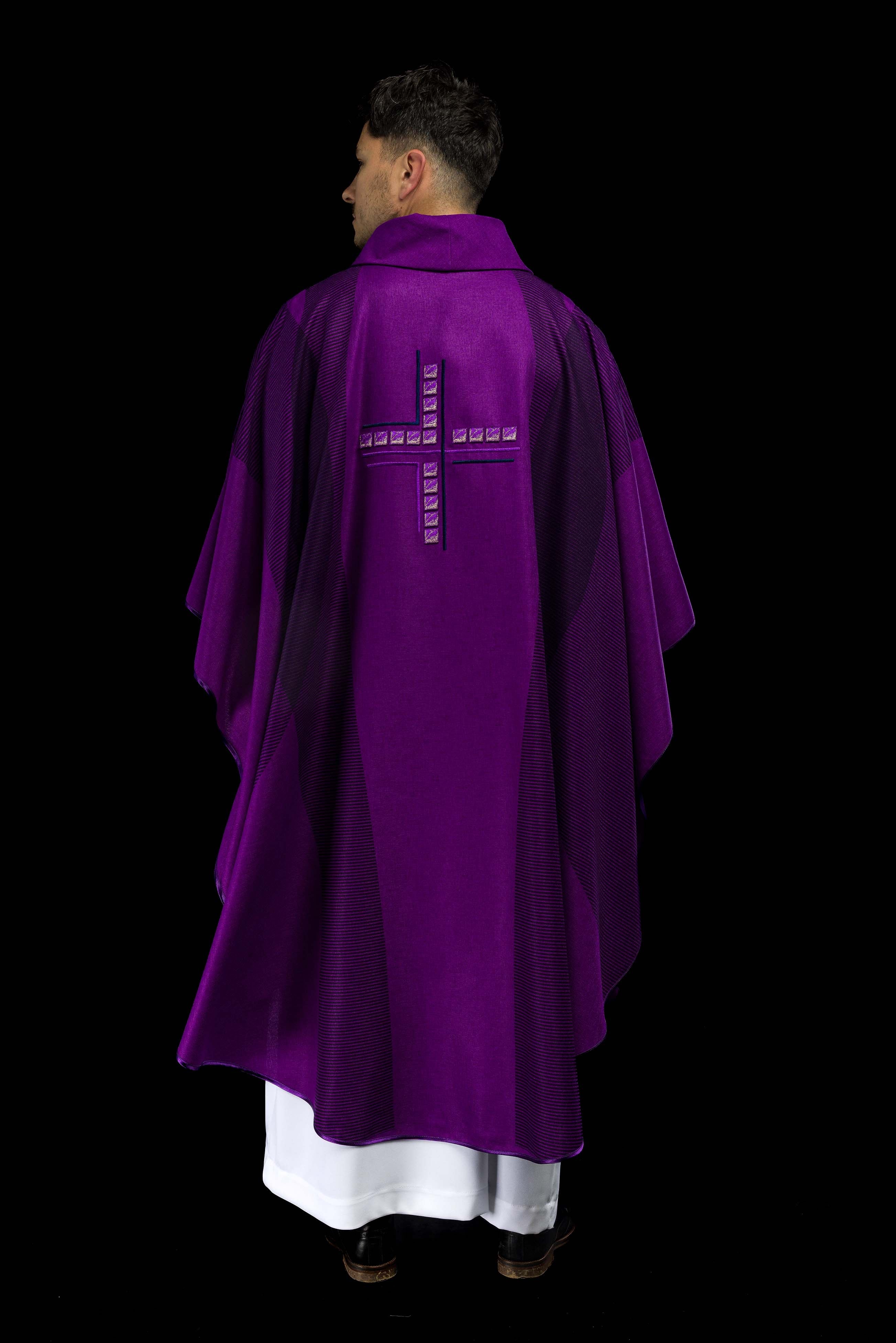 Casula roxa com Cruz - chasubles.com.br
