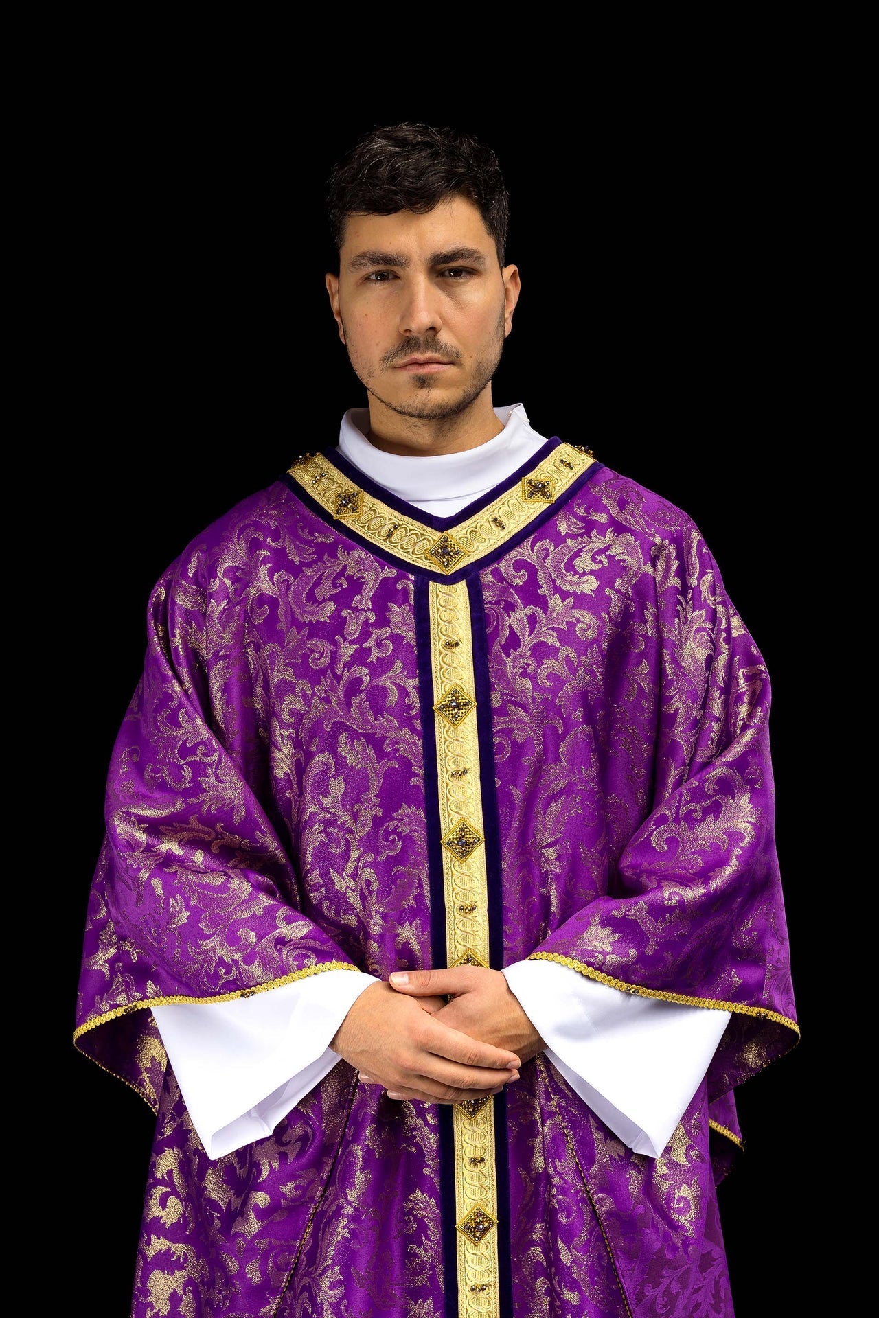 Casula feita à mão com pedras naturais Handmade 7003 - chasubles.com.br