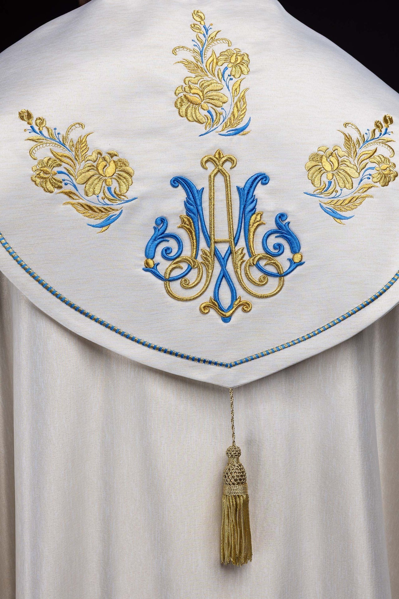 Capa de asperges bordada mariana creme