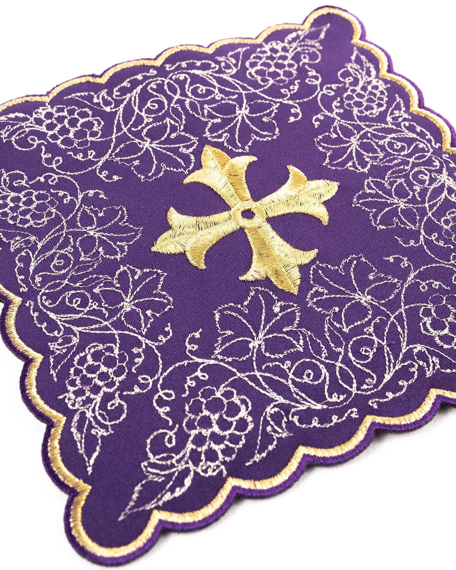 Conjunto de alfaias litúrgicas roxo com bordado de cruz
