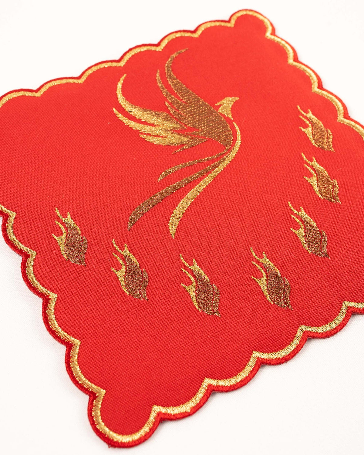 Conjunto de alfaias litúrgicas vermelho com bordado do Espírito Santo