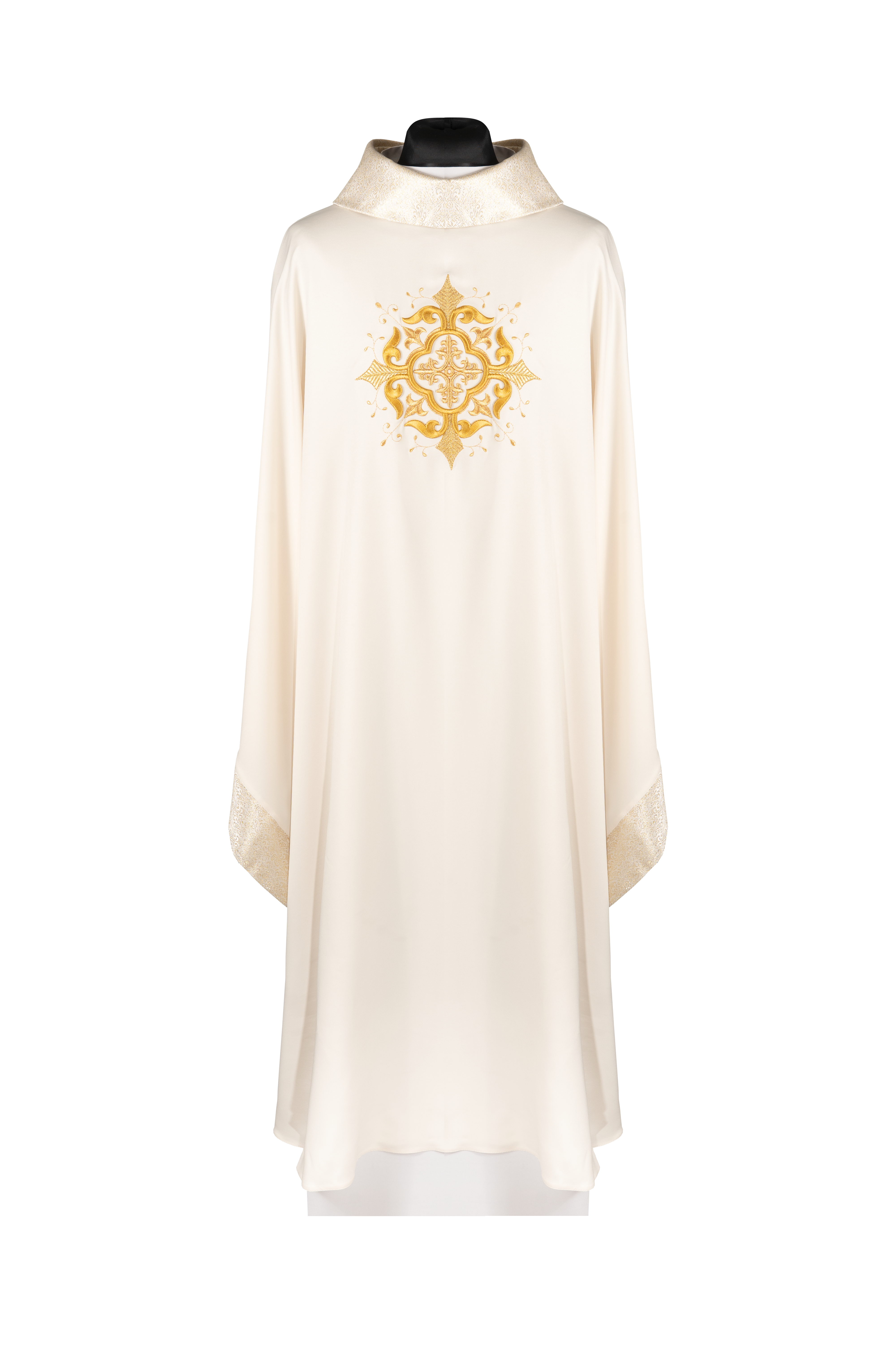 Casula litúrgica com bordado de cruz e acabamento creme - chasubles.com.br