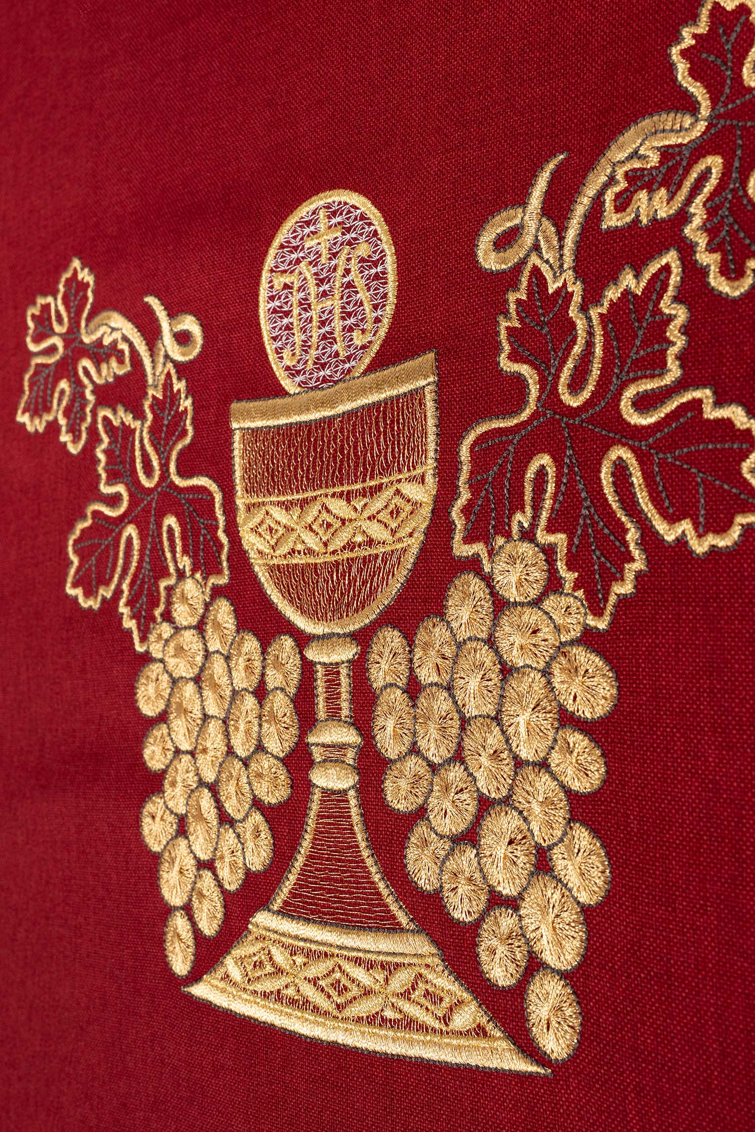 Casula bordada vermelha Cálice e Uvas - chasubles.com.br